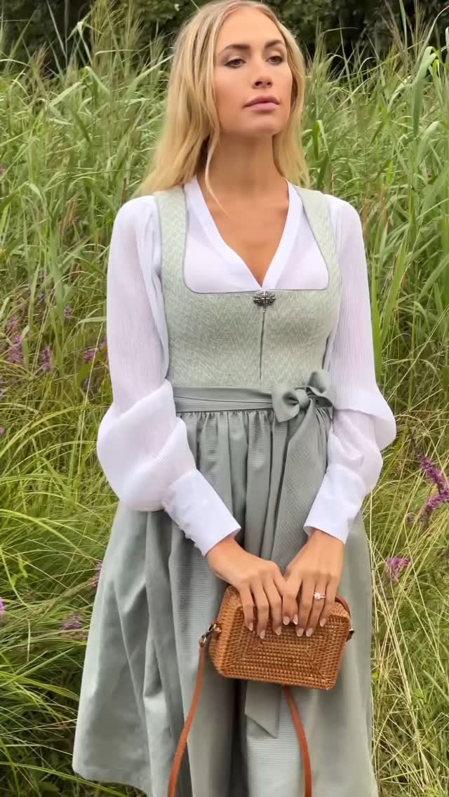 Diese tolle Kombi gibts natürlich auch bei uns im Laden 🥰
#dirndllove #dirndl #dirndlliebe #passau #tracht #dirndlzeit #dirndltime #trachtenzeit #trachtig #newone❤️ #newdirndl #newstyle #newlook