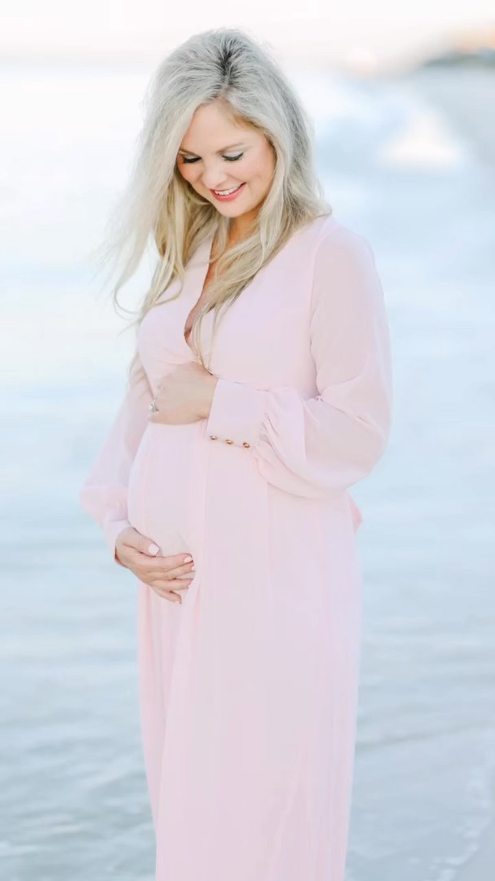 A dreamy sunrise maternity session with these three 🤍✨ i don’t think the pastel pink tones in the sky weren’t a coincidence. Baby girl McCardle coming soon!