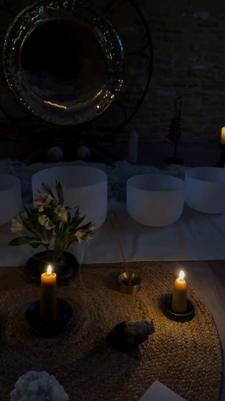 I wish we could do this every Sunday my loves. Both of our Sound Ceremonies felt like such a dream to me. I have envisioned these events unfolding the way they are now for so long. We created such a nurturing space for all of us to soften into our experiences, connect with one another and indulge in our sensory pleasures. If you’d like to join us our next event at @berryfarmcotswolds is on Sunday 5th Jan. maybe you’d like to gift a friend the experience for Christmas too this year? Spaces are limited! X