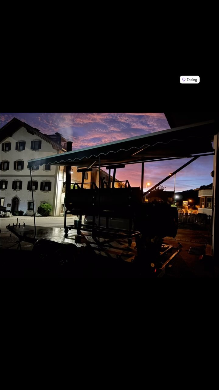 About last 2 Days, Ecke + Hemsen at smoking #bbq #smoker #feuer #pulledpork #inzing #selfmade #fleisch #holz #tirol