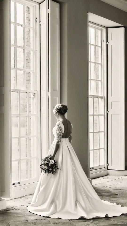 Such a beautiful day with a group of amazing suppliers, the photos from this shoot are incredible, I can't wait to share them.
Venue: @broadlandsweddingceremonies
Photographer: @stuartwoodphoto
Co-ordination: @weddings_ruthmundy
Florist: @johicksflowers
Styling: @linenandlaceevents
MUA: @lisavirgomakeupartist
Hair: @bridalhairinhampshire
Dress: @romseybridal
Model: @taylercherrett
Cake: @peboryon
Jewellery: @houseprestondiamonds
Chair hire: @luminique_events
#broadlandswedding #styledshoot #professionalshoot #weddinginspo #luxurywedding #luxebride #luxewedding #letsgetmarried #ceremonystyling #dreamceremony
#weddingstyling