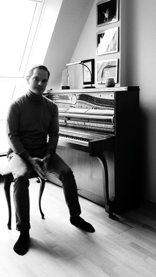 Today is release day again, my latest single is called April and I would like to invite you to listen to the full title on your favorite streaming platform. The inspiration to call my upcoming album #theyear
Goes back to #fannyhensel , the sister of #felixmendelssohnbartholdy , as she composed 'Das Jahr' in 1841.
.
#classical #classicalcomposer #classicalmusic #classicalmusician #classicalmusicians #classicalpianist #classicalpiano #pianist #pianists #pianistsofinstagram