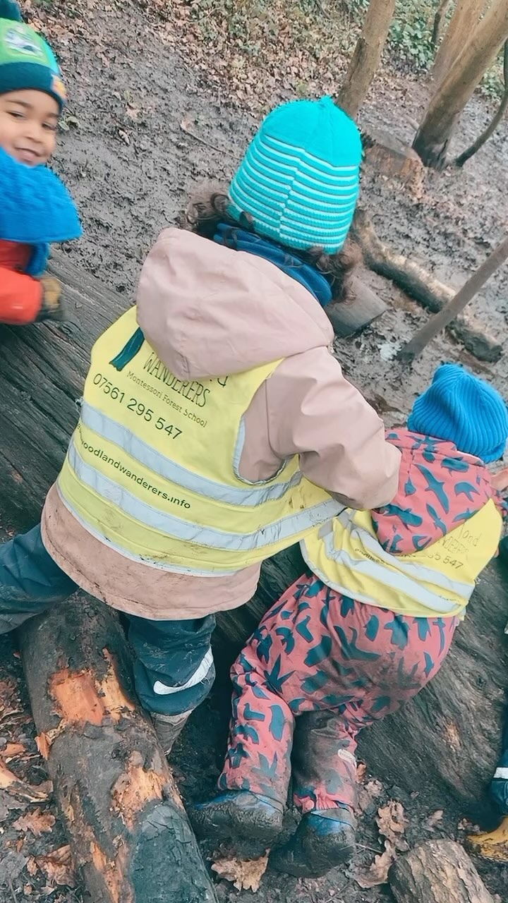 We love to explore the different variety of natural resources that we find on our adventure walks and use these to create ideas which involve our interests.🌲🌳🗺️
#forestschool #adventure #play #outdoorlife #nature