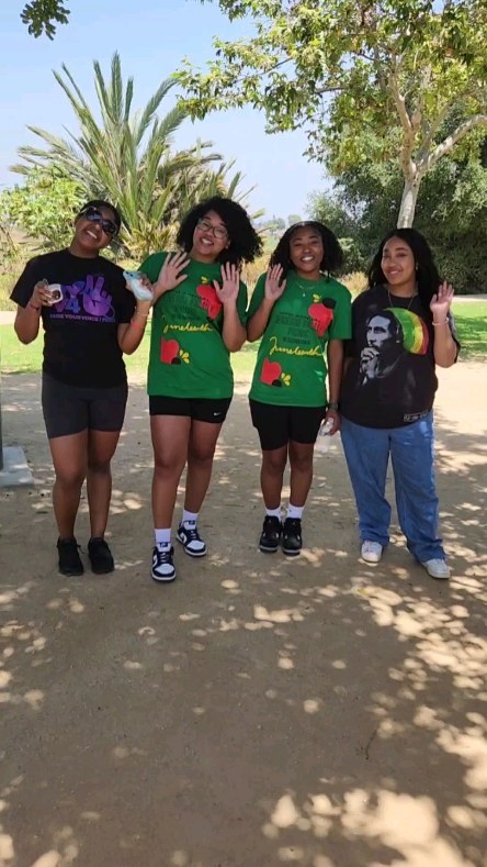 #repost The @JenesseCenter and @JenerationJ staff, Board Members and @purplemonarchs2023 had a blast at their 4th Annual Juneteenth picnic. The weather was beautiful. The food was delicious. Staff vendors displayed their specialty treats and services. Games and arts and crafts rounded out the day. 🎊
#juneteenth #juneteenthcelebration #losangeles #picnic #jenessecenter