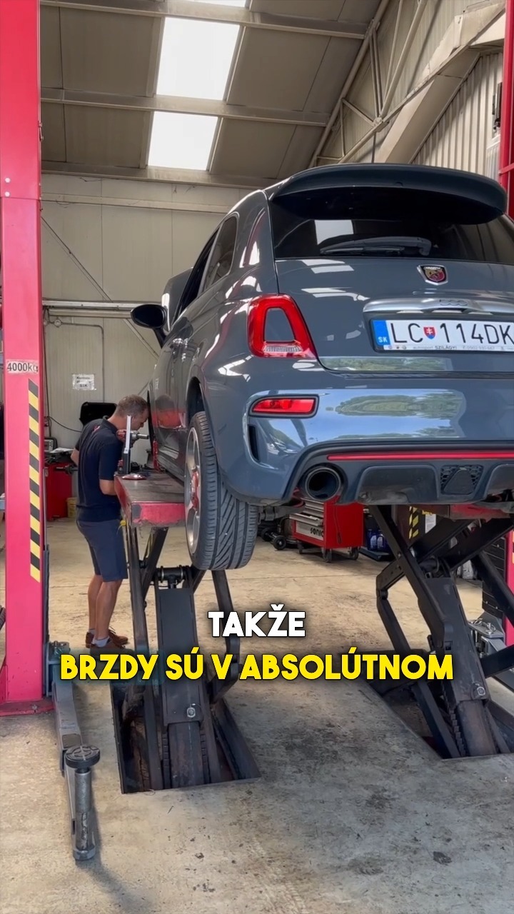 V krátkych videách vám odhalíme, čo sa deje s vašim vozidlom, ak ho pristavíte na sezónnu kontrolu do autorizovaného servisu. Epizóda III.: Kontrola bŕzd a kotúčov 🚗🔧✨ #AutosportSzilagyi #FIAT #ABARTH Zobraziť menej