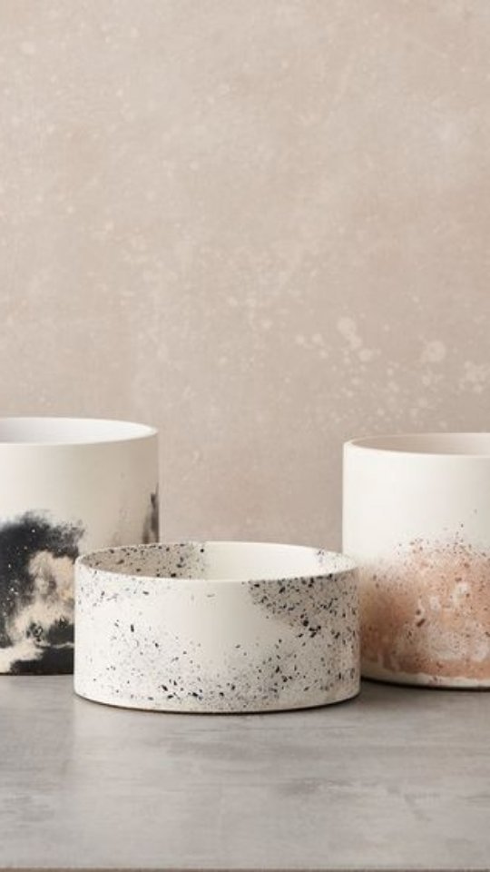 Descubre el fascinante mundo de la resina acrílica. Aprende a fabricar todo tipo de objetos 🪄✨desde joyeros hasta decoración para el hogar paso a paso desde cero.
.
.
.
.
.
#decoracion #hechoamano #resina #resinas #manualidadesfaciles