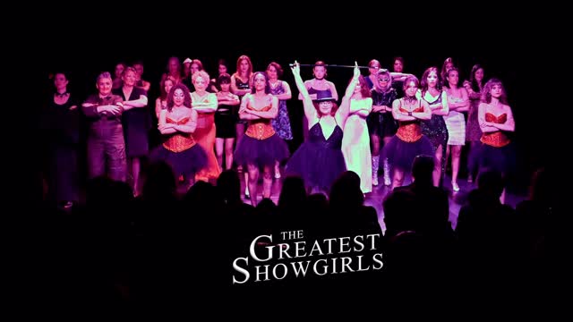 ✨ Il y a des moments où le cœur déborde… ✨
Voici le final de notre spectacle des 9 et 10 mai 2025.
Un instant suspendu, un élan d’âmes unies, de cœurs ouverts, d’espoirs en mouvement.
Dans un monde où l’on nous bombarde de peur, de haine, de doutes…
NOUS, on choisit la lumière. On choisit l’amour, la créativité, la force humaine, la beauté du partage,
la grandeur d’âme. 🌟
Merci à l’univers pour ces âmes merveilleuses qui m’entourent.
Merci à la vie pour ce souffle d’art, de lien et de magie.
Merci à vous de nous suivre et de croire, vous aussi, qu’un autre monde est possible. 💫
On continuera à danser, à rêver, à briller pour vous.
Et avec vous. ❤️🔥
💃✨🫶🌍🔥
—
Merci à @photobookgeneve pour cet incroyable montage et d’avoir capturé ce moment.
—
#SassyDance #DanserLaLumière #ForceHumaine #BeautéDuMonde #ArtContreLaHaine