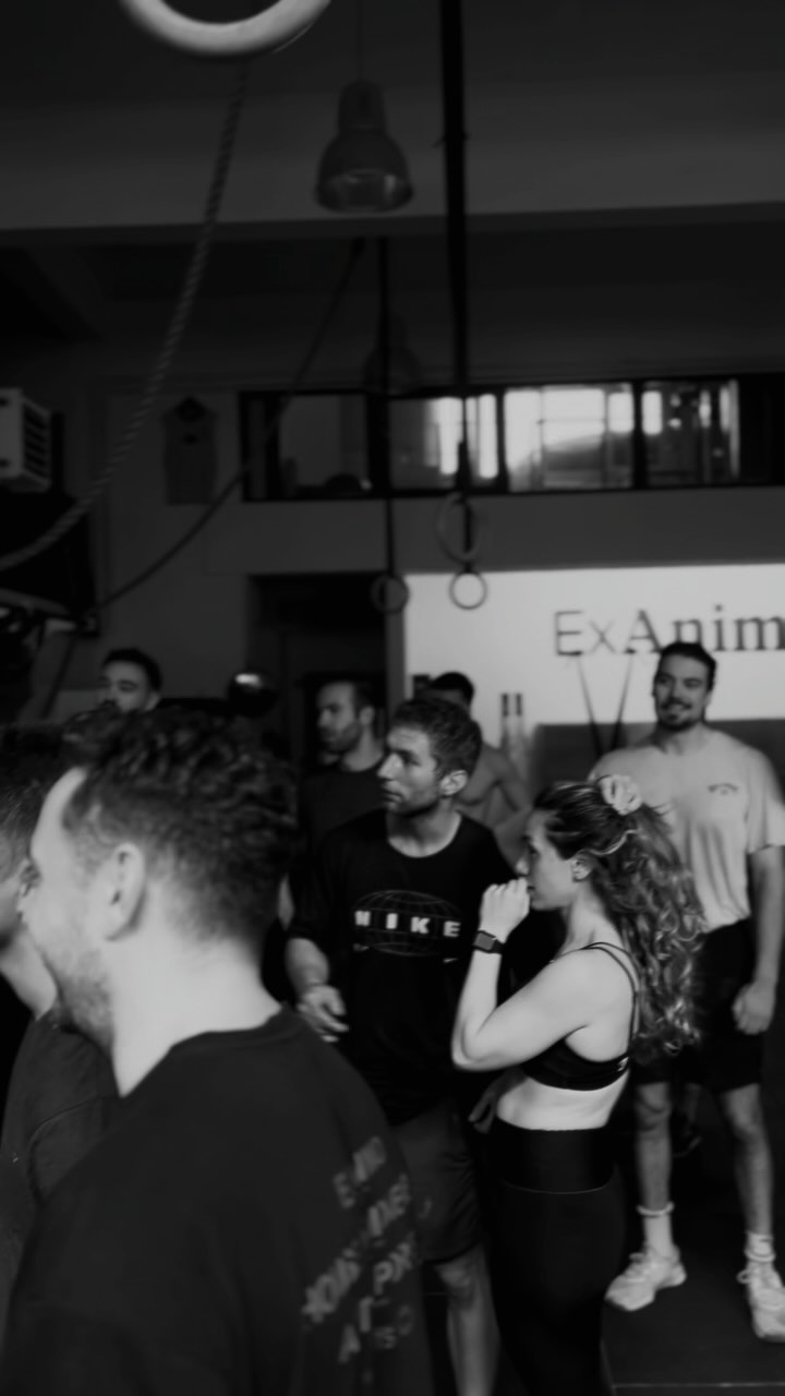 Hepimizin meditasyonu farklı👀 An’da olduğumuz ve zihnimizdeki herşeyi bıraktığımız antrenmanları seviyoruz🖤☠️ #exanimohouse #andakal #functionalfitness