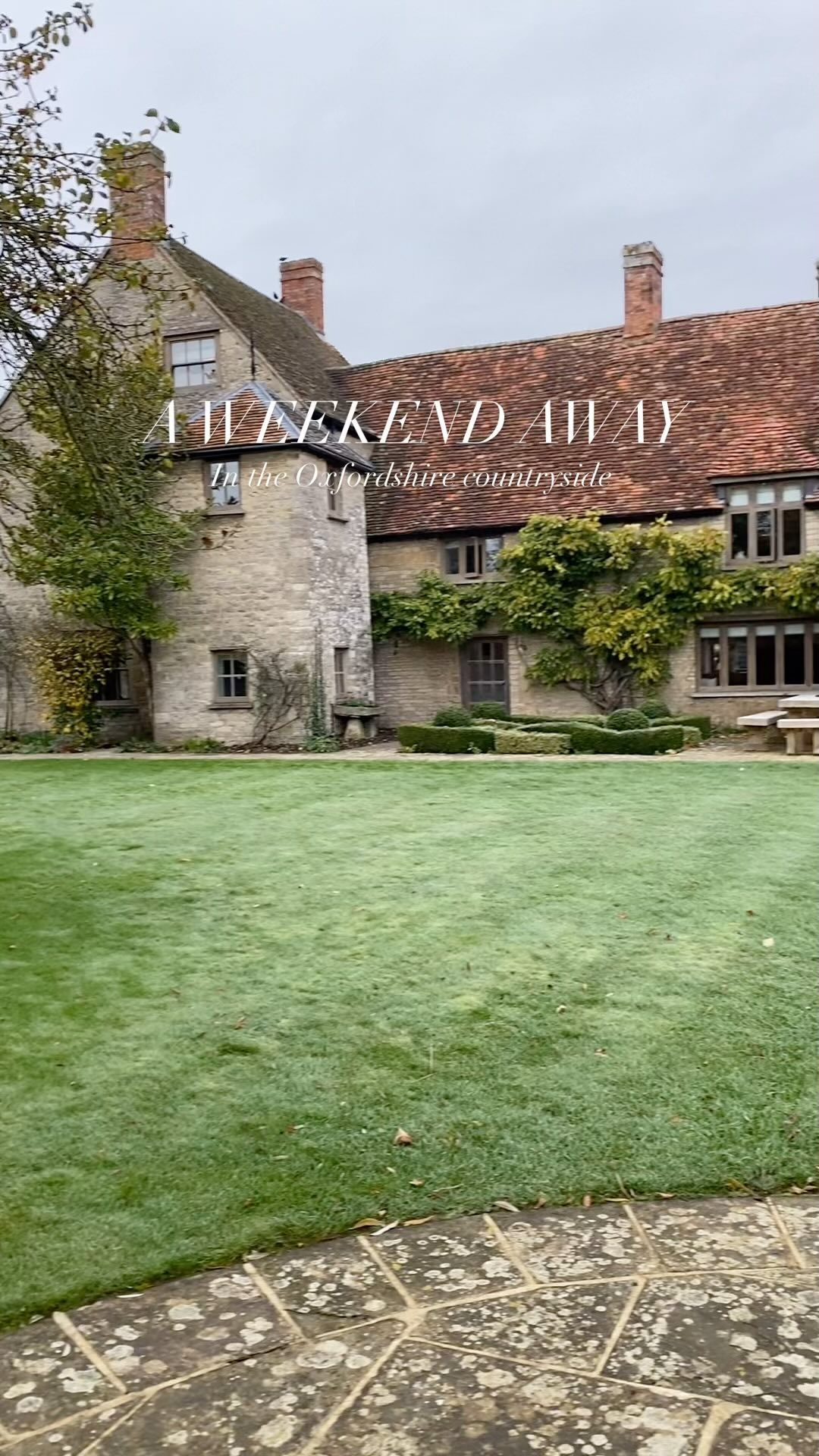 A beautiful winter weekend spent at Tythe Barn in the English countryside. Cosy fires, hot tub, good food, incredible interiors, what more do you need from a break from the city. Wholesome stay @tythebarnlaunton thoroughly recommend.