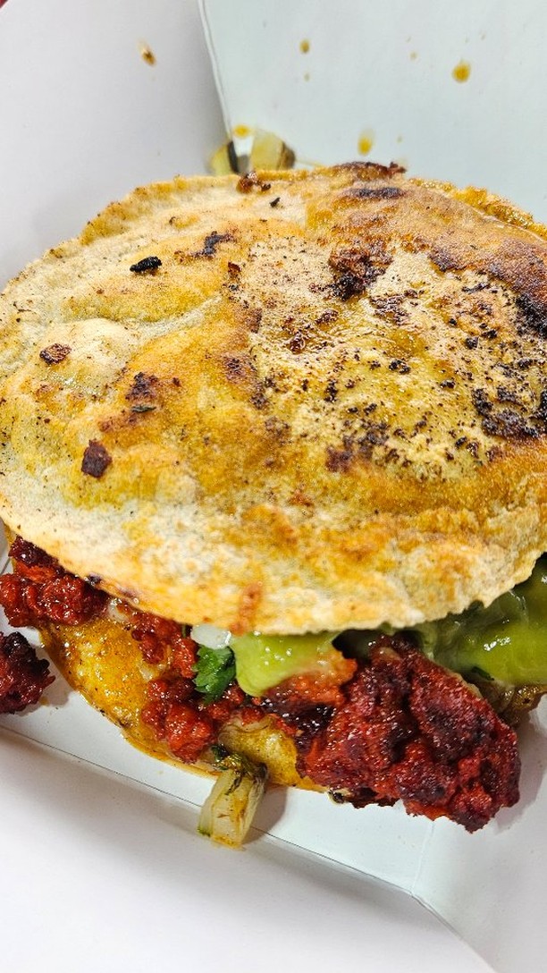 Its a Mulita paradise โจ๏ธ
.
.
.
.
.
#mulitas #mulita #elchaparritotacos #tacos #alpastor #chorizo #asada #LA #foodies #mexicanfood #thevalley #popup #farmersmarket