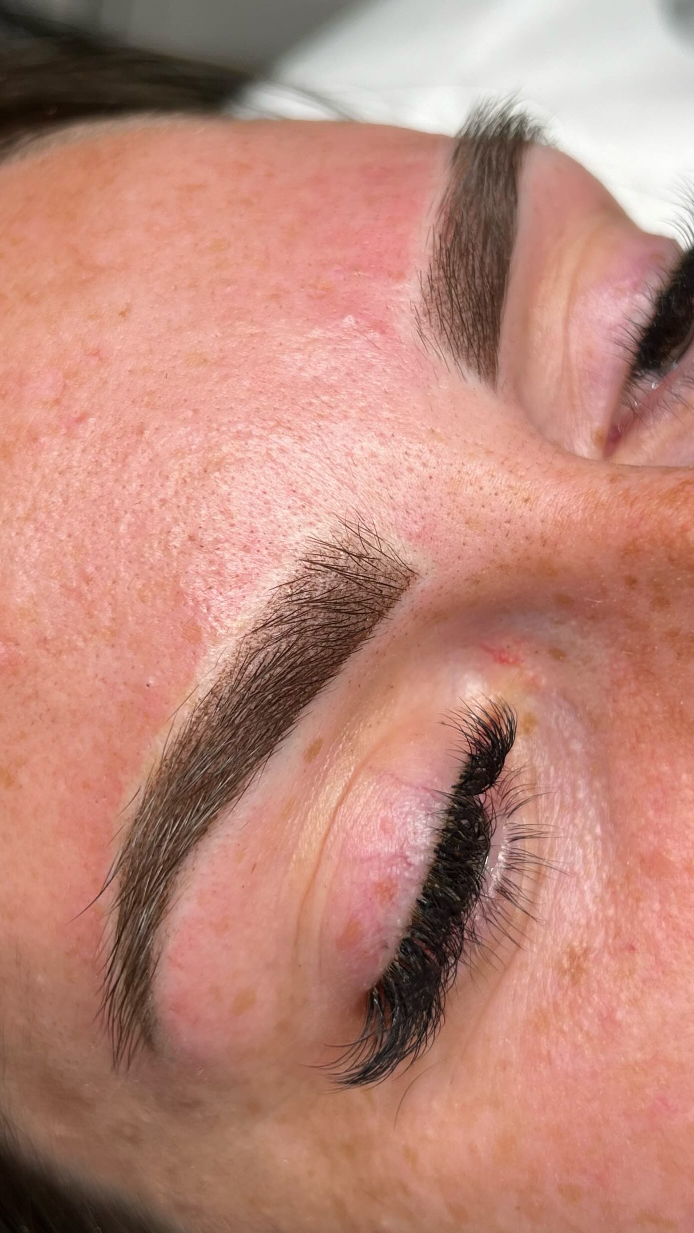 DUSTY OMBRÉ 🤍 added some dusty shading to help define and fill out the shape. Imagine waking up with these! Even I have brow envy right now 🔥