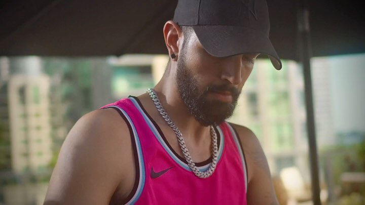 Cooking up some steamers at @theroofsoco @deltahotels with my brother @sir.grimz .
💨💨🧨🧨
#torontomusic #torontoartists #nightlife #rooftopexperience #entertainment #contentcreation #fx30 #sonyvideo