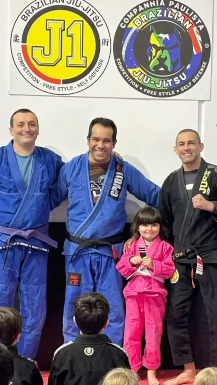 Seeing each child evolving at their own pace and increasingly committed to giving their best to Jiujitsu art is amazing! Congratulations to the parents who make this happen! #just1bjj #jiujitsukids #jiujitsuforeveryone #cpabjj