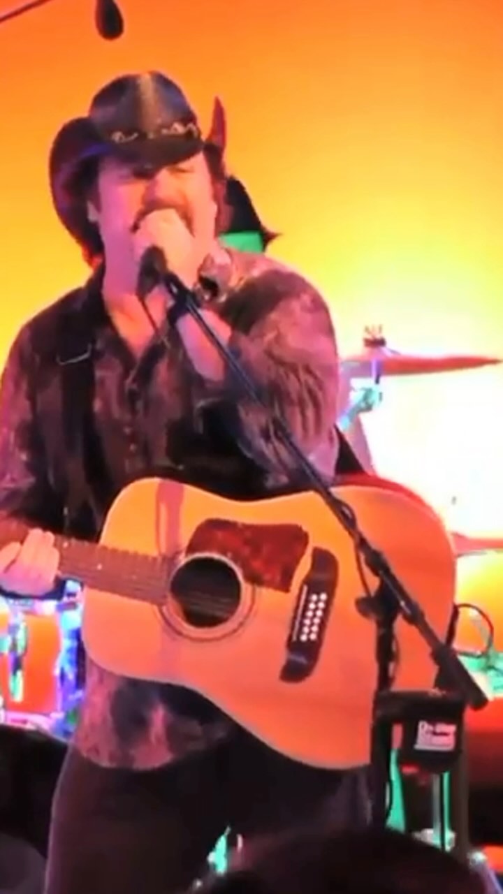 Join us for Petty Theft, the Tom Petty and The Heartbreakers tribute, on May 10th at Gratitude - Concordโs newest event venue connected to @gratitudecoffeebar! Tickets on sale now at https://pettytheftmay10th.eventbrite.com/ ๐๏ธ
21+ With ID | 400 Capacity | Free Parking
.
.
.
#tmeevents #tme #event #production #eventproduction #dj #lighting #mobiledj #edm #house #events #party #uplighting #photo #booth #photobooth #photomebooth #livesound #sound #av #pioneerdj #sf #sfdj #audio #bayarea