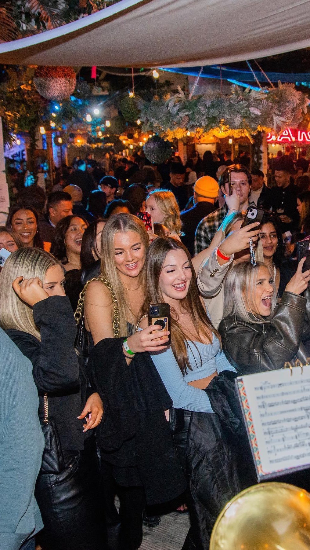 Having so much fun bringing the Après Ski vibes to Paddington Pergola over the past month. Come catch us every Friday & Saturday until Easter 🎿🍻
.
.
.
#TheLondonStrollers #RoamingBand #BrassBand #StrollingBand #AcousticBand #LuxuryEvents #LuxuryWedding #InternationalBand #London #EventProf #WeddingPlanner #Après #ApresSkiBand