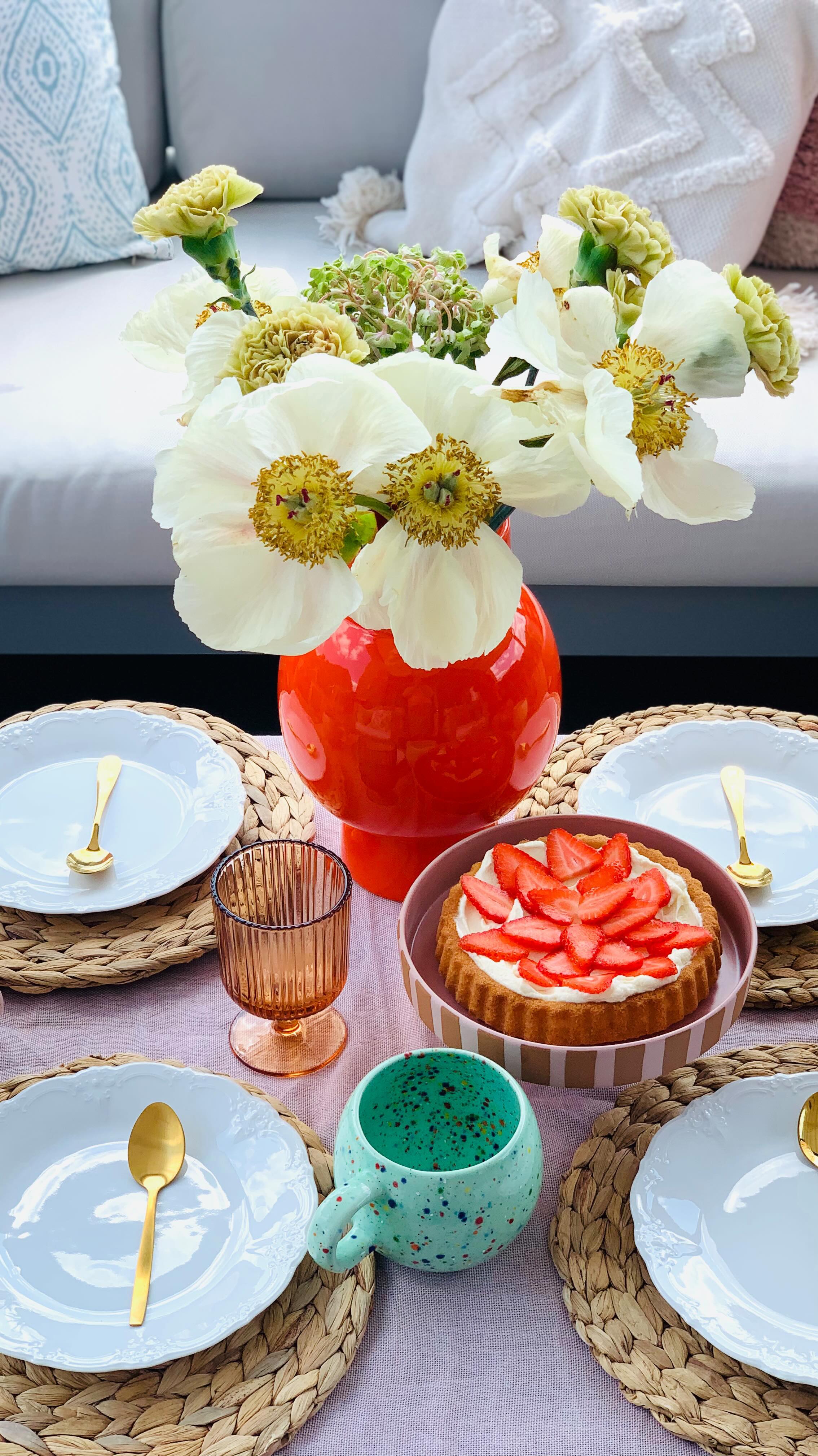 ☀️🍰☀️
Sonne und Kuchen- der perfekte Sonntag, oder?
Habt es schön heute ihr Lieben🤍
#sunnyday #happysunday #terrasse #gartengestaltung #gartenliebe #gartenideen #gartendeko #kaffeeundkuchen #colorful #colorfulliving #colorfulvibes #interior #interiør #interior123 #solebich #interiorandliving #cornerofmygarden #tablesetting #summertable #gardenlove #gartenliebe