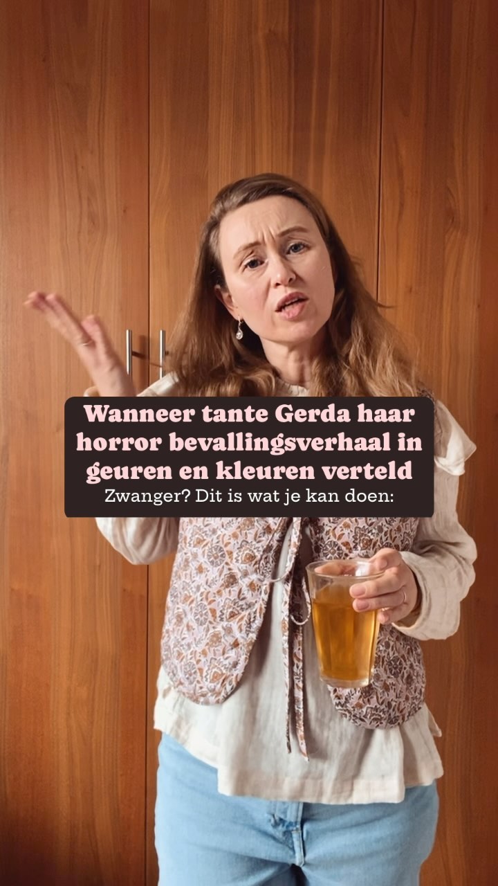 🤰What to do met negatieve bevalverhalen ⤵️
Allereerst: JA, een negatief bevalverhaal doet er toe. En als doula luister ik hier graag naar. MAAR als ZWANGERE die gaat bevallen is dit alleen iets waar je ver ver weg van mag gaan blijven.
Vrouwen met een bevaltrauma hebben soms de neiging om hun verhaal aan je te vertellen. Dat doen ze omdat ze denken dat ze je daarmee helpen (niet te hoge verwachtingen scheppen oid) of om je deelgenoot te maken aan hun trauma of negatieve ervaring.
🤯 En soms vinden andere mensen het ook nodig om het negatieve verhaal van iemand anders aan je te vertellen.
Totaal random bij de HEMA ofzo, terwijl je een rompertje staat uit te zoeken. 😡
➡️ Als zwangere is het goed om je verre van dit soort verhalen te houden. Niet omdat je niet moet weten wat er kan gebeuren en om realistische verwachtingen te scheppen, maar dat zit hem in een goede voorbereiding. En NIET in het aanhoren van iemands trauma.
👑 Een positieve mindset is namelijk goud waard! 👑
En zorgt er ook voor dat je zelf positief je bevalling in gaat.
Angst doet iets met je en dat zorgt er weer voor dat je bang gaat worden voor je bevalling. En die angst neem je vervolgens mee, waardoor jij ook een negatieve ervaring kan krijgen. En zo is het cirkeltje weer rond. 🔃
Gaat een positieve mindset die negatieve bevalervaring 100% voorkomen? Nee, absoluut niet, er zijn meer factoren die meespelen. Maar het gaat je zeker helpen.
3️⃣ dingen die je kunt zeggen op het moment dat je tante Gerda/de buurvrouw/je vriendin hun negatieve verhaal aan jou wil gaan vertellen: ⤵️
🤰” Ik onderbreek je even, en ik bedoel dit niet vervelend, maar ik ben zwanger en ik vind het nu niet fijn om negatieve ervaringen met bevallen aan te horen.”
🤰”Ik mag over een paar weken/maanden gaan bevallen, zullen we het even ergens anders over hebben?”
🤰”Ik ben me aan het voorbereiden op een positieve bevalervaring, en ik denk niet dat dit me nu gaat helpen. Zullen we het ergens anders over hebben?”
👍🏻 Heb jij zelf last van angst of een eerdere negatieve bevalervaring? Stuur me gerust een DM! 📩
#bevalling #bevallen #bevallingsverhaal #zwanger #negatievebevallingsverhalen