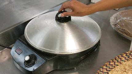 Happy Thursday Morristown! We're so excited to announce the start of Eritrean dinners at the Creamery. Available this Thursday, Friday, and Saturday, we'll be offering a selection of homemade East African meat stews, lentil and chickpea stews, bread, and salad. With meat and vegetation choices alongside vegan-friendly and gluten-free options, there's something for everyone to enjoy :)
We'll be closing dinner tonight at 8pm, but our dinners this weekend will be at 5-9pm on Fri and 5-9pm on Sat. Come in, take a menu, grab a bite, and let us know what you think of our traditional, homemade meals ❤️