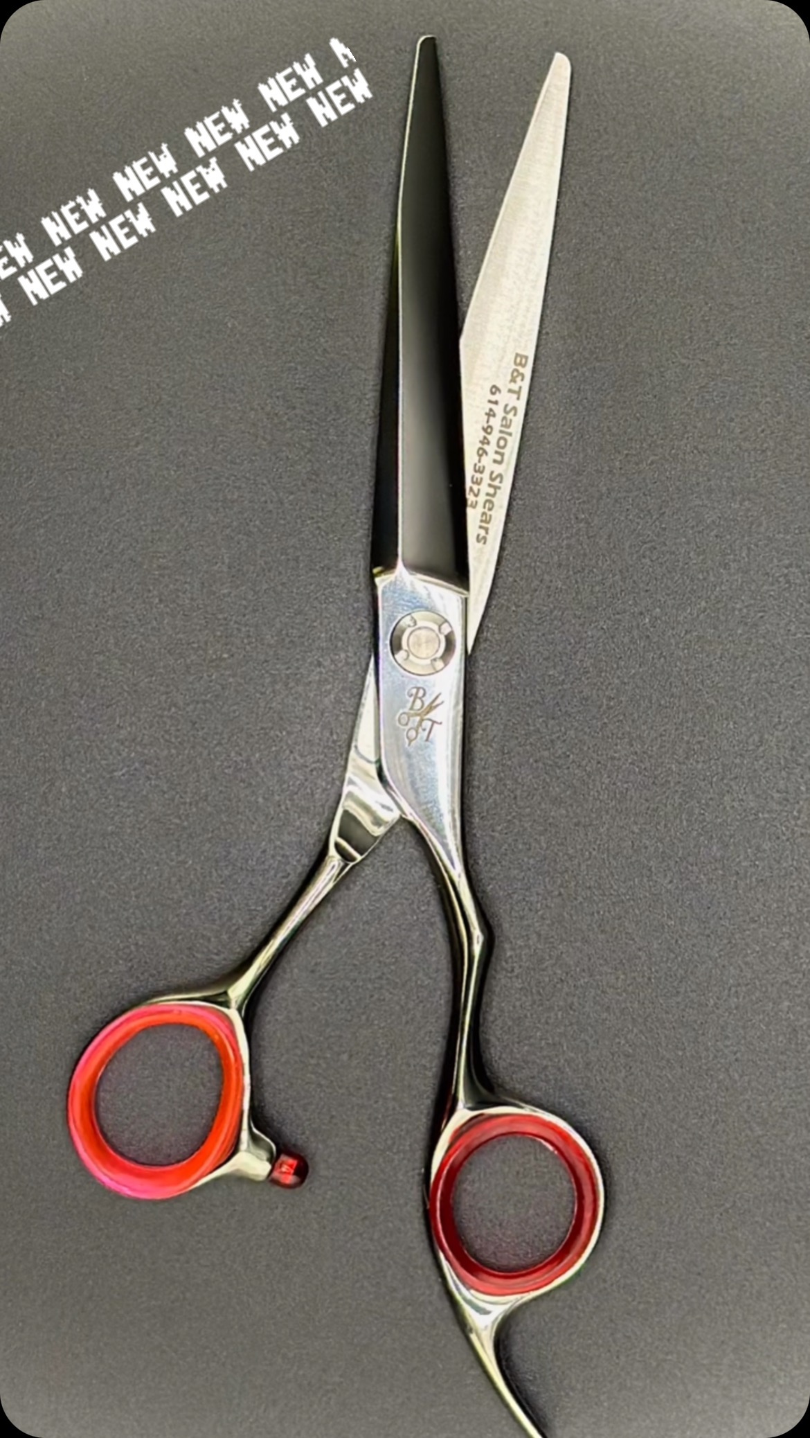 Happy Friday! Hoping for a great weekend filled with sun, smiles and great memories!
Showcasing this beauty that was recently added to our line. Sleek lines, comfortable fit, elegant look and feel. VG-10 available right or left hand and all length preferences! As always with B&T Shears it has *Lifetime Warranty and under $325! Whoa! You will feel the difference.
Solid steel (not from powdered alloy and bonded #professionalStylist
#professionalsalonshears #btshears
#Salonshears #strengthisbeauty #VG10 #scissorsharpening #btshears #fypシ #japanesesteel