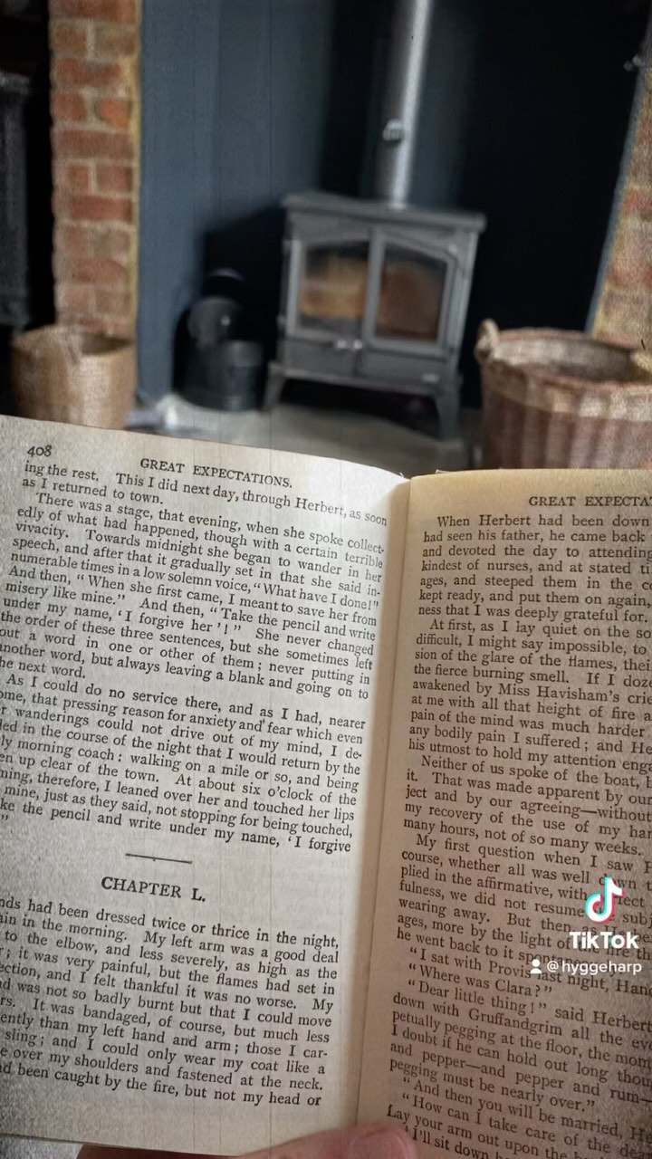 Episode 8: Spend a rainy Sunday with me in the Durham countryside. ✨
#slowliving #lifestyle #harpist #harpistsofinstagram #hyggeharp #hygge #cosy #cozy #aesthetic #edwardianhouse #countryside #britishcountryside #durham #lifewithdogs #hyggelife