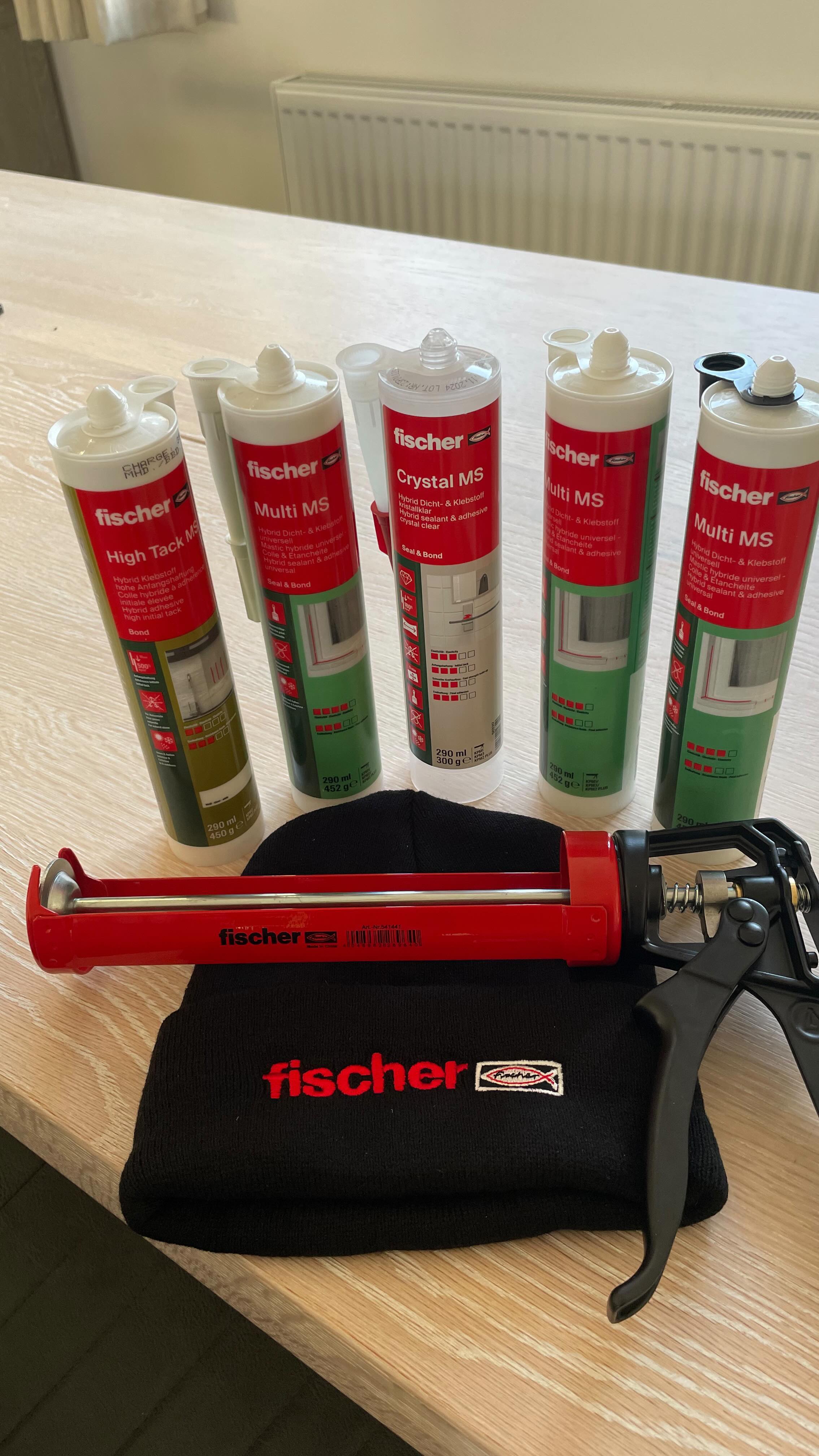 @fischer_uk sent out some new products to try so I put the clear MS straight to work sealing up this front door frame. Nice firm silicone was perfect for going down the brickwork It’s a 👍 from me.
#fisher #silicone #sealing #frontdoor #tradeproducts #ashwoodkitchens