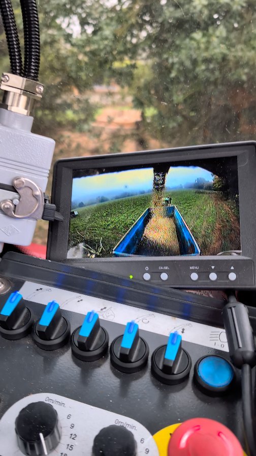 All wrapped up on the latest job, Ash Dieback and a number of sections of garden scrub cleared 🪓🌳 @treemonkey13 @bethandewey and @jordan_mair27 smashing it to bring a logistically interesting project with various elements together with ease 💪
@exsel.plant also providing their cracking new grinder to blast out the stumps 🪵
#treeremoval #treecontracting #ashdieback #ashdiebackremoval #heizohack #arbdigger #andovertreesurgeon #winchestertreesurgeon #hampshiretreesurgeon #siteclearance #treesurgery