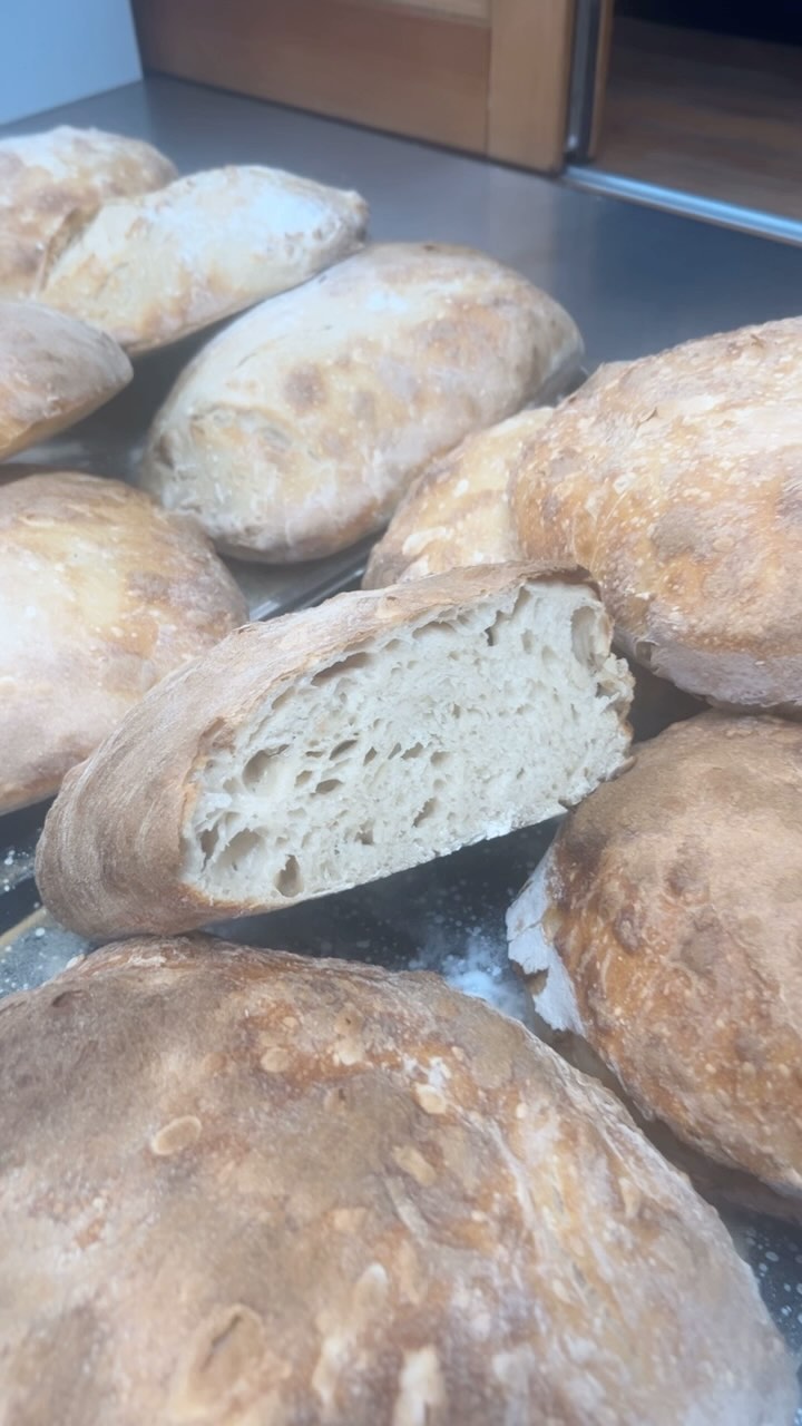 Täglich hausgemachtes Sauerteig Brot für euch 🥰