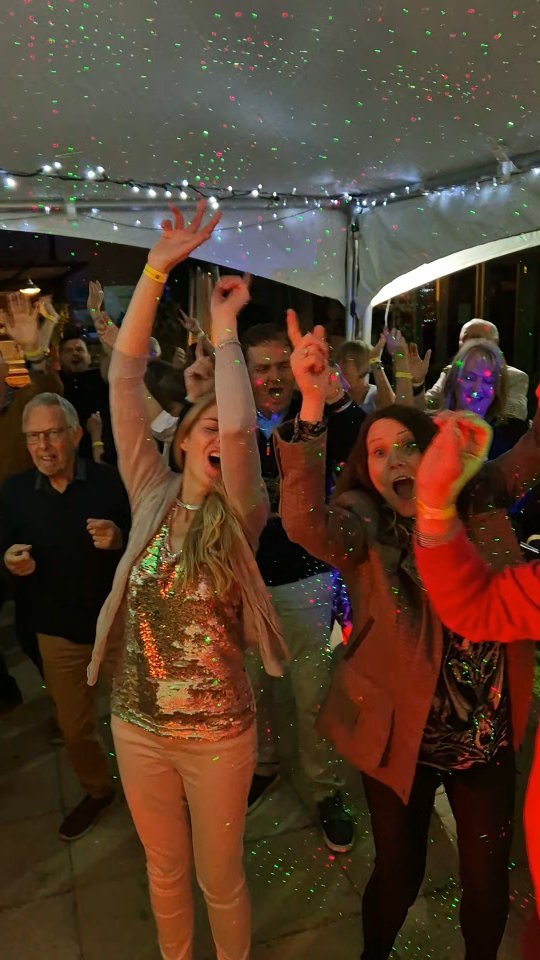 It was so great to be invited back to play at @whissendine_feast_week to finish off their week of festivities! What a beautiful village and these people sure know how to have a good time! 🌸💐🌼🥳👯♀️🎉
Thank you so much Whissendine for inviting us back, it was great to see some familiar happy faces! 😁😁😁