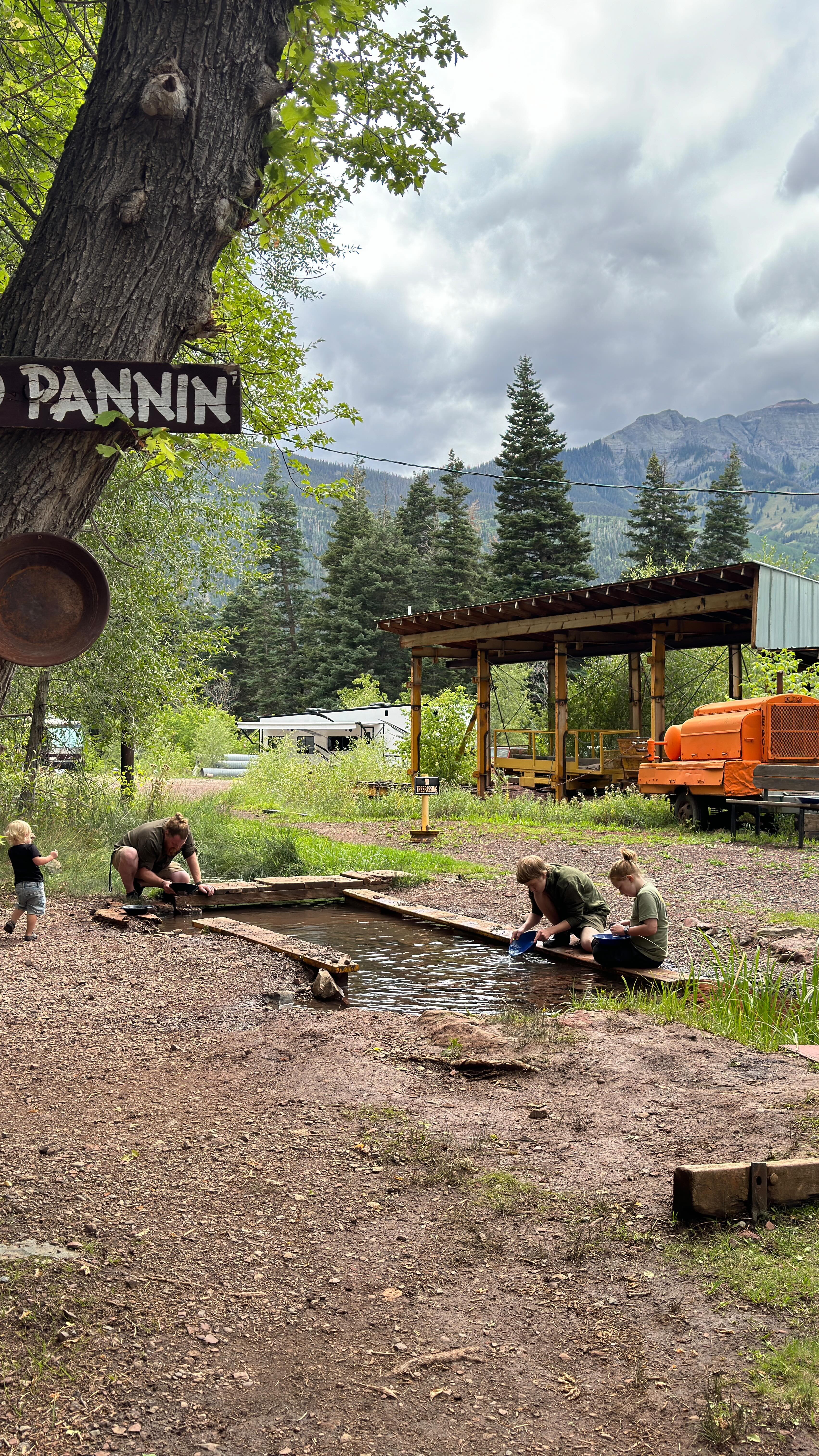 Looking for a unique family adventure in Ouray, Colorado? The Bachelor Syracuse Mine Tour is a must-do! We explored a real 1800s mine, learned about the region’s rich mining history, and even got to pan for gold! ⛰️⛏️
Here’s why this family-friendly tour is a hit with kids and adults alike:
🪖 1-hour guided tour with engaging + enthusiastic guides (John was the best!)
🪖 Explore 1500 feet into a well-lit, straight path mine tunnel
🪖 Interactive demonstrations, including identifying mineral veins
🪖 Gold panning experience included with every ticket
🪖 Fun and educational for all ages (even toddlers!)
📍 Ouray, CO
Want to learn more? Read our full review on the blog to get all the details and tips for your visit! Get there with our link in bio. 🔗
Save this post for your next Colorado family adventure and don’t forget to add this to your bucket list! 💛✨
Follow us @wherewildonesroam for more tips, tricks and guides on making your next family adventure one to remember!
#familyadventure #ouraycolorado #goldpanning #minerours #travelwithkids #coloradoadventures #familyroadtrip #ouraywithkids