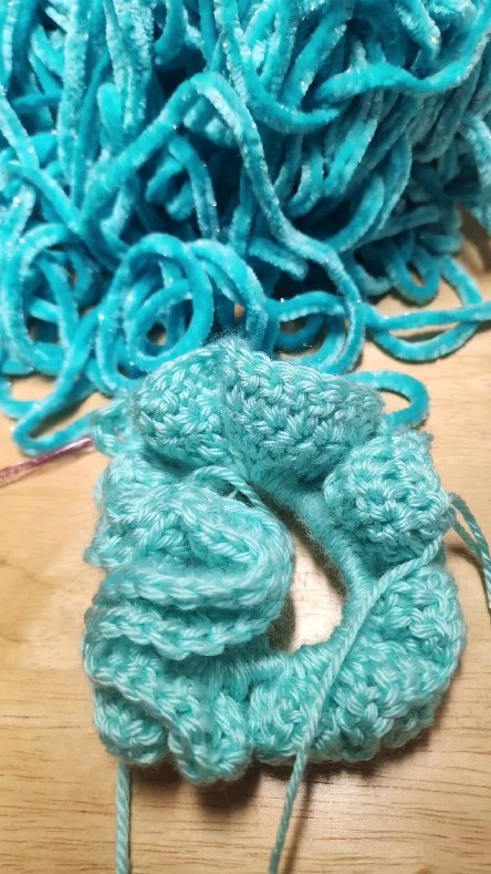 Crochet scrunchie for my summer collection
#kaymarie #nautical #crochetersofinstagram #crochet #crochetscrunchies #summer2024 #crochetdesign #instacrochet #crochetfashion #reels #beforeafter #roadto100followers