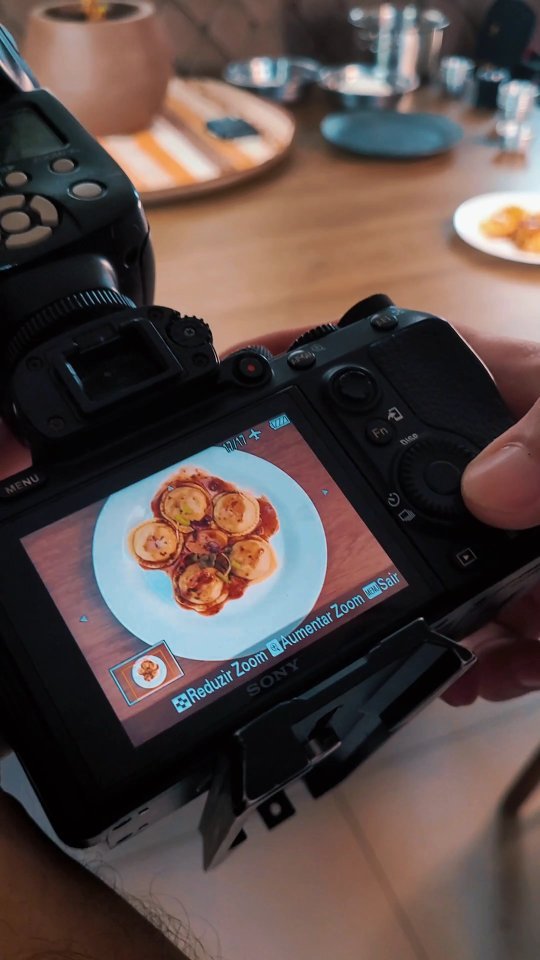 Tarde de muitas fotos para os rótulos do @lucianomouragastronomia e sua nova linha de produtos.
Aguardemmmm. 😉
#foodphotography #foodporn #rotulagem #fotodecomida