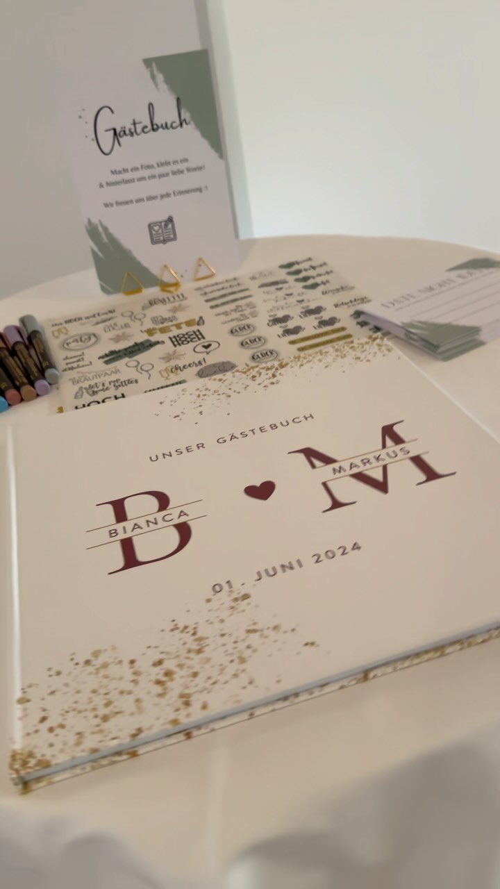 Ihre Traumhochzeit mit der Skyline Wiens am @kahlenberg.wien ❤️
Wenn zwei Menschen haben sich das JA-Wort gegeben. Und die wohl traumhafteste Hochzeitslocation hierfür gewählt. 😇
Dank unserer Fotobox konnten nicht nur wunderschöne Bilder gmacht werden. Die rund 100 Gäste hatten mit unserer Happybox reichlich Spaß und für Unterhaltung war gesorgt. 🥰
Mit unserem Premium-Paket konnten die Gäste limitless Fotos drucken. Und dieser wunderschöne Hintergrund wurde an die restliche Dekoraation der Hochzeit angepasst. ❤️
Sagen auch Sie ja und sichern Sie sich unsere Fotobox. ❤️
#hochzeit #fotoboxmieten #fotoboxvermietung #niederösterreich