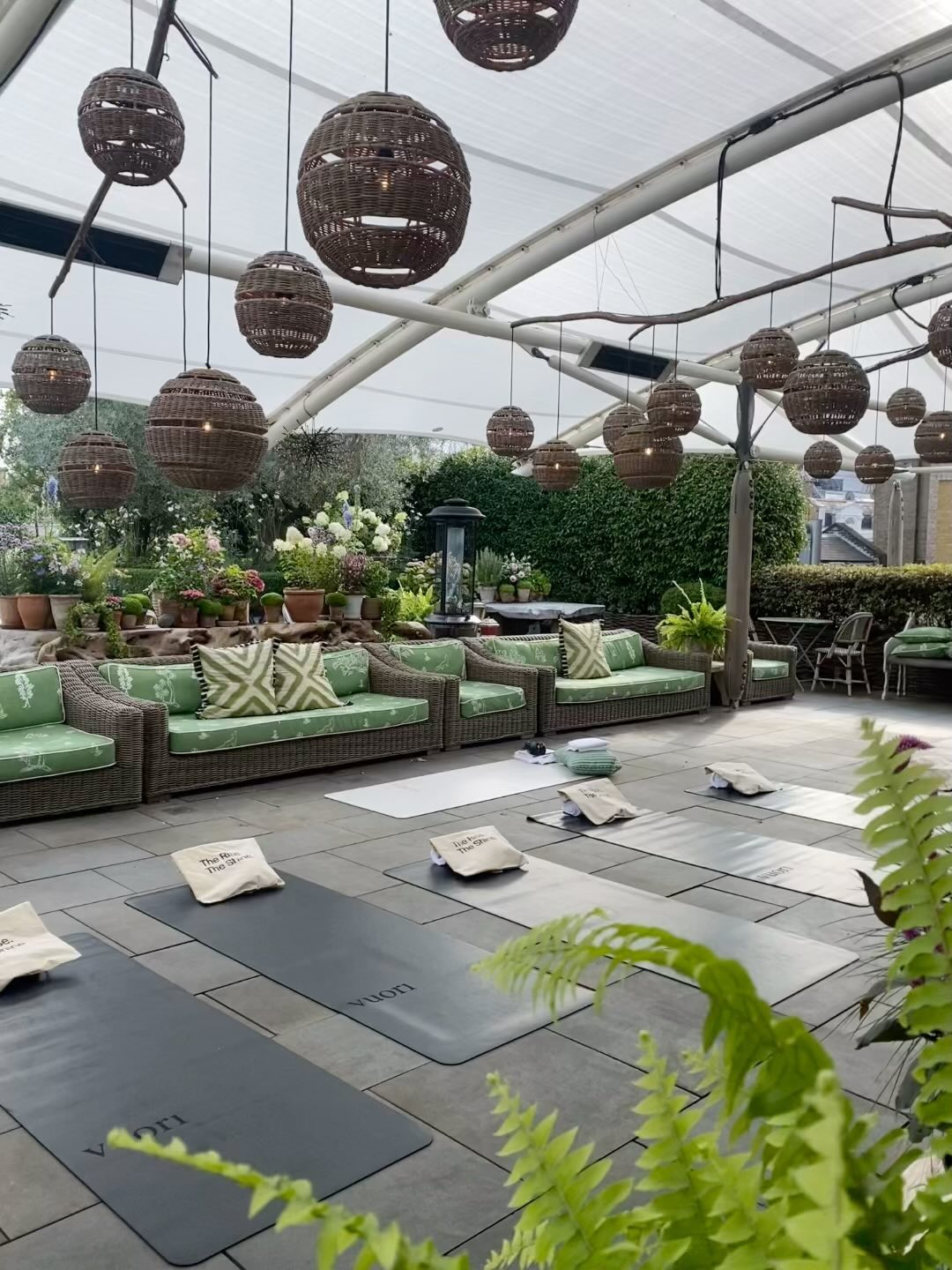 Teaching on the rooftop on behalf of @vuoriclothing has been a privilege. Practicing Yin amongst the sounds of the water fountain, whist snuggling in their dream knit set, was the ultimate elevated Sunday experience 🫶🏼🙏🏼
#gratitudeattitude