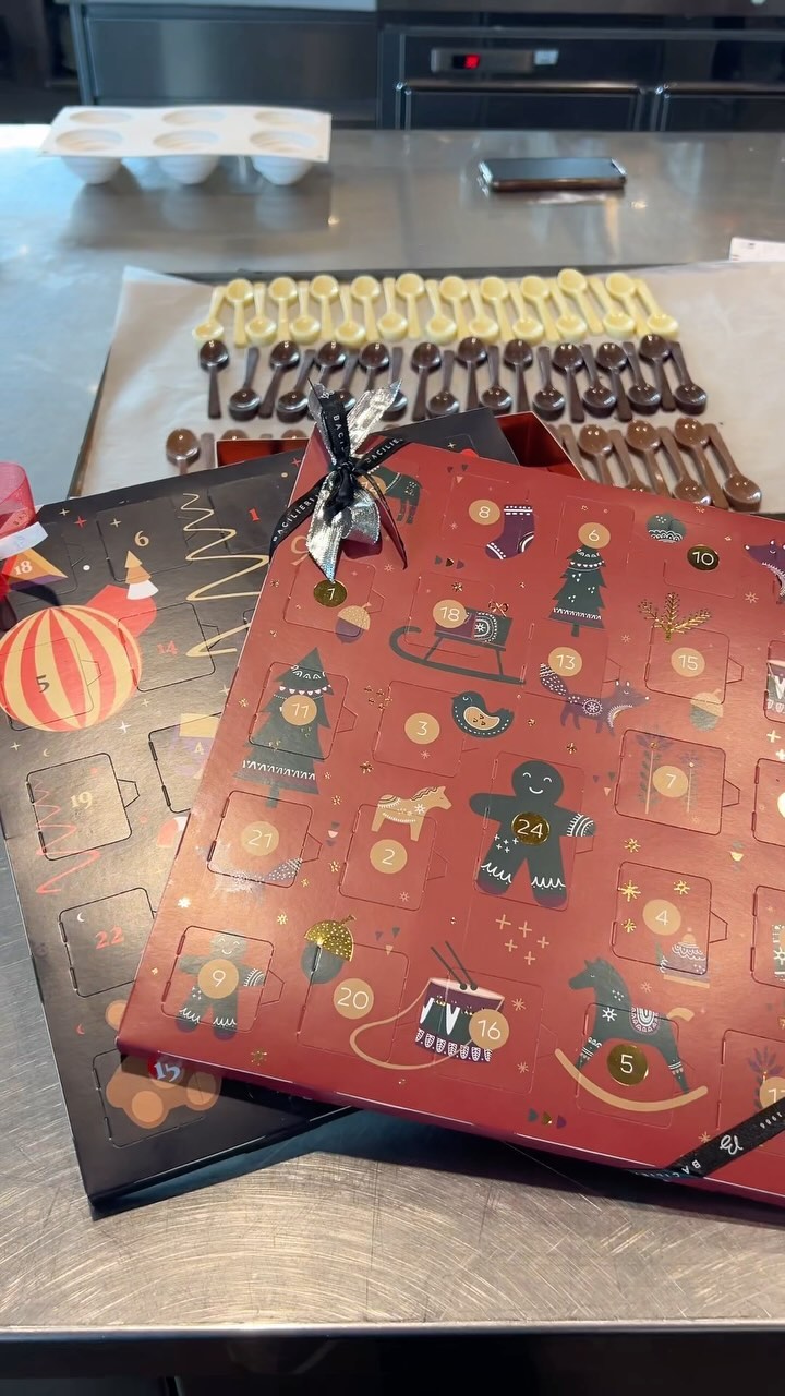 Dicembre è dietro l’angolo, non fatevi trovare impreparati !! 🎅
Sono disponibili in negozio da subito i nostri calendari dell’avvento, non perdeteveli!
.
.
.
.
#bacilieri #pasticceriabacilieri #chocolate #avvento #natale #christmas #calendario