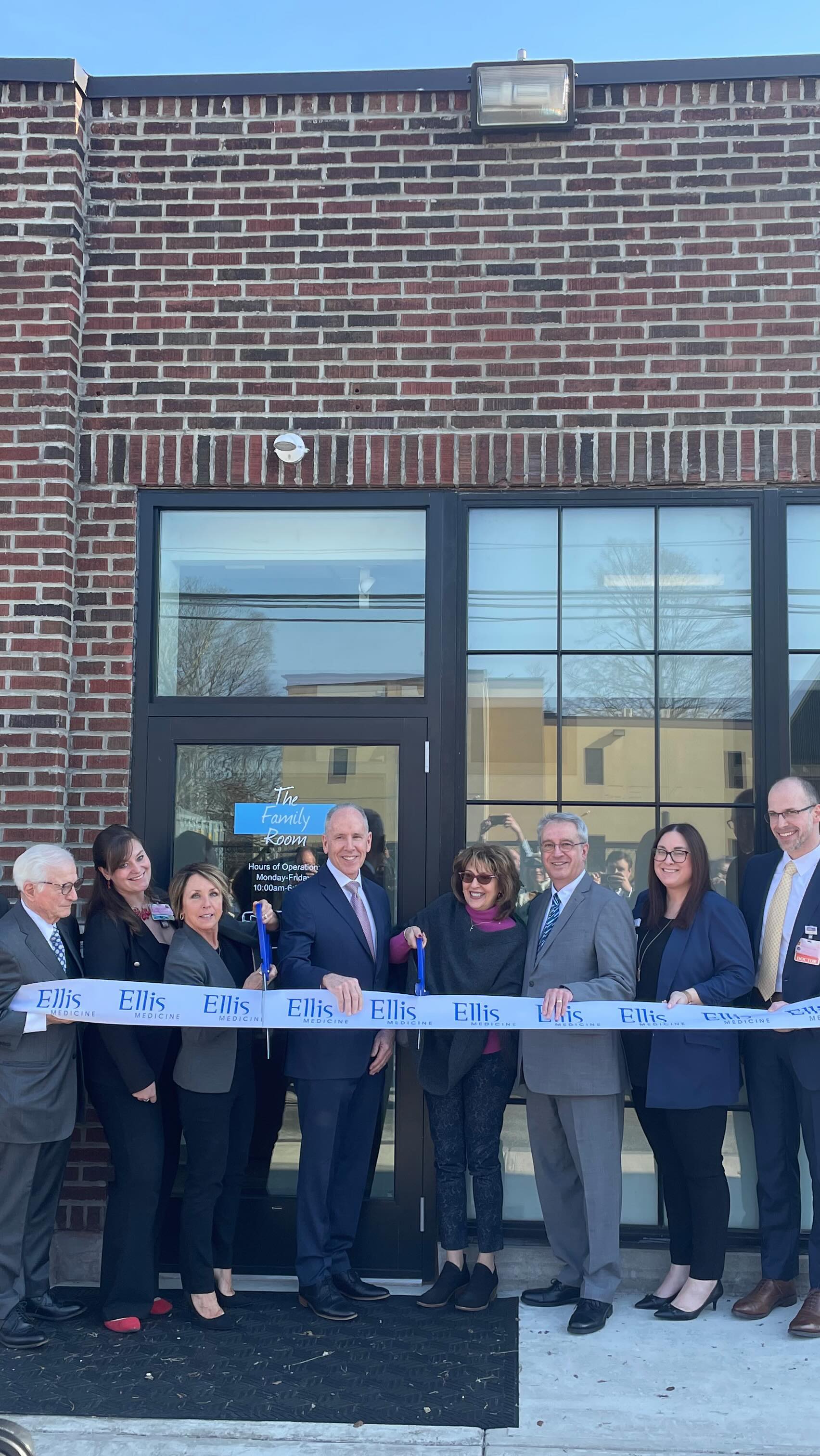 It was a beautiful day to commemorate the inauguration of our latest collaboration with @ellismedicine – the Family Room. Serving as the first-of-its-kind youth mental health center in New York State, the launch of The Family Room marks a significant step forward in the fight against the youth mental health crisis. By providing immediate, accessible, and welcoming care, the center aims to not only address mental health emergencies but also connect young individuals with ongoing support and resources.
