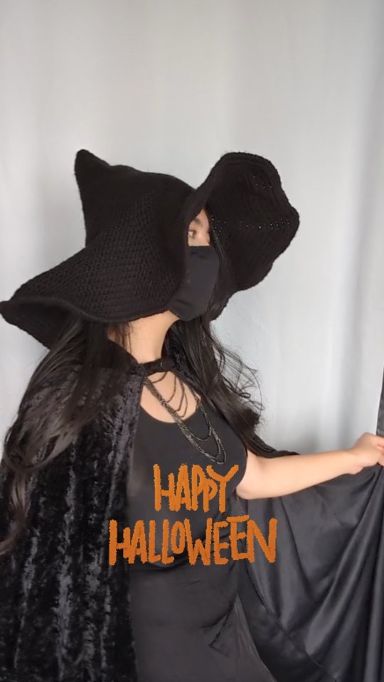 Happy Halloween! I hope you get all the candy you can eat (and even more at a discount tomorrow!)
#etsytorontomade #witchcore #halloweencostume #crochetersofinstagram