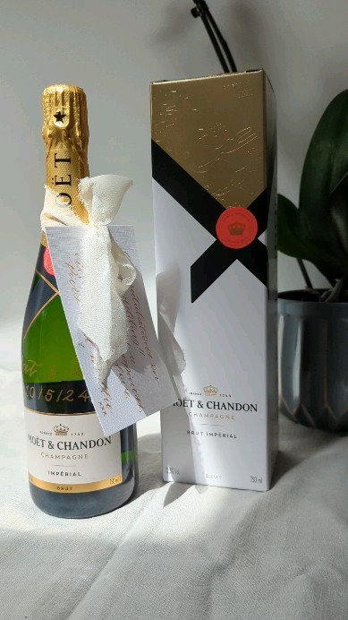 ⢠Personalised champagne wedding gift š¾
Adding a touch of personalisation and elegance with calligraphy š„
#cotswoldscalligraphy #cotswoldscalligrapher #cotswoldssmallbusiness #cotswoldsweddingsupplier #cotswoldsweddingbusiness #cotswoldsweddings #gloucestershireweddingsupplier #gloucestershiresmallbusiness #gloucestershirebusiness #gloucestershirewedding #gloucestershireweddings #weddinggift #weddinggifts #weddinggiftsidea #weddingchampagne #weddingchampagnegift #personalisedweddinggifts #personalisedweddinggift #champagnegift #champagnegifts