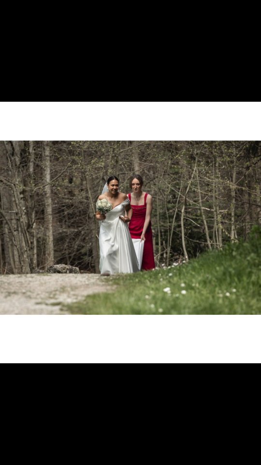 Ein Jahr ist die freie Trauung von N & M schon wieder her. Es war so ein schöner Tag 🧡
Zu eurem einjährigen eurer freien Trauung Alles Liebe!
#hochzeitfotografnähemünchen
#hochzeitfotografmünchen
#hochzeitsfotoideen
#hochzeitsfloristik
#hochzeitsreportage
#hochzeitsreportagemünchen
#freietrauung
#brautkleid
#hochzeitslocation
#Hochzeitsdienstleister