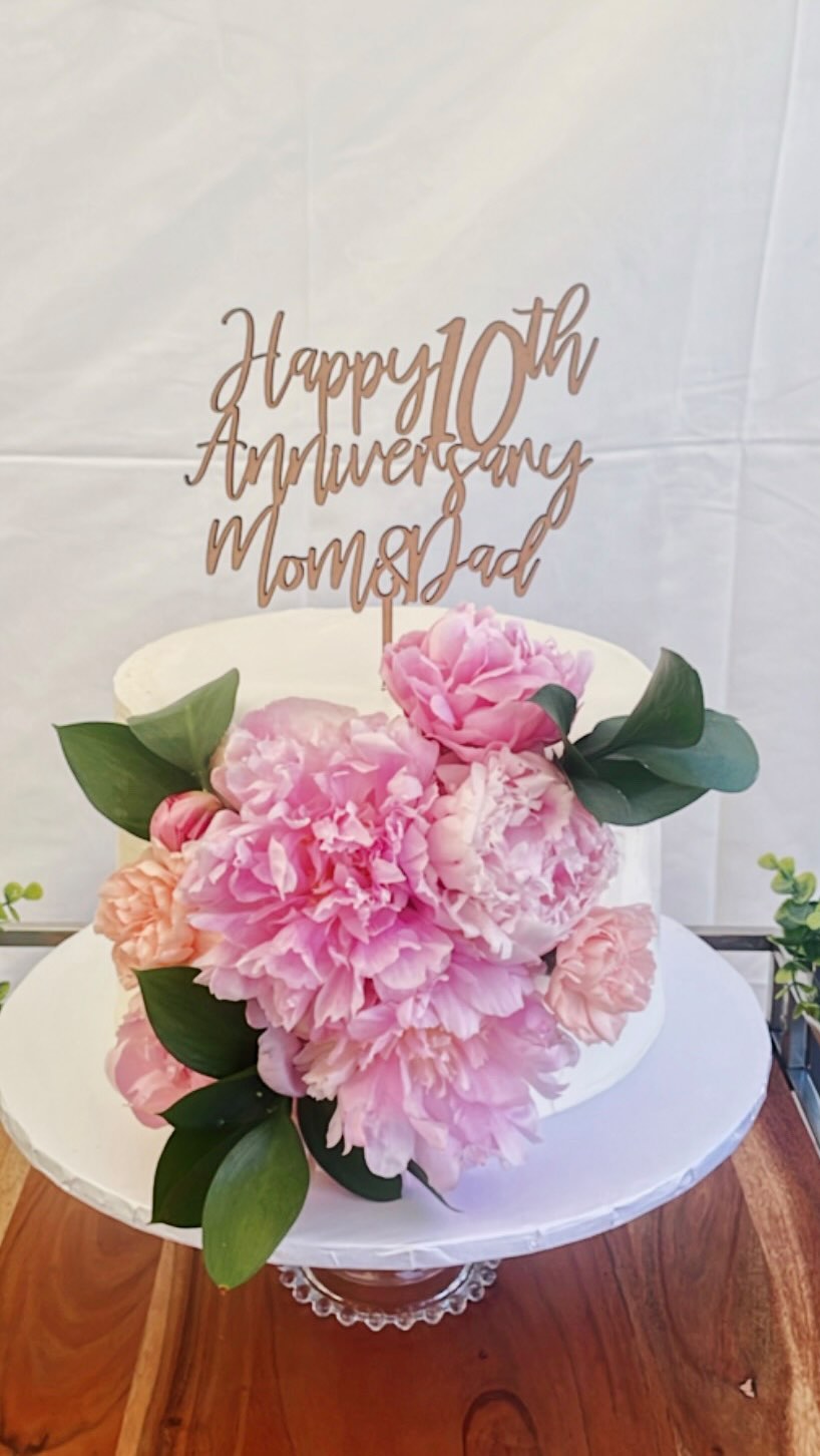 💍🌸Happy Anniversary 🌸 💍
It’s been awhile since I put fresh florals on a cake. It’s peonies season and @traderjoes had exactly what I needed. Love the way these fresh florals look on cakes!
•
•
•
•
#anniversarycake #cakedecorating #cake #cakesoftheday #statenislandbakery #nyc #nycbaker #nybaker #peonies #floralcakes #anniversary