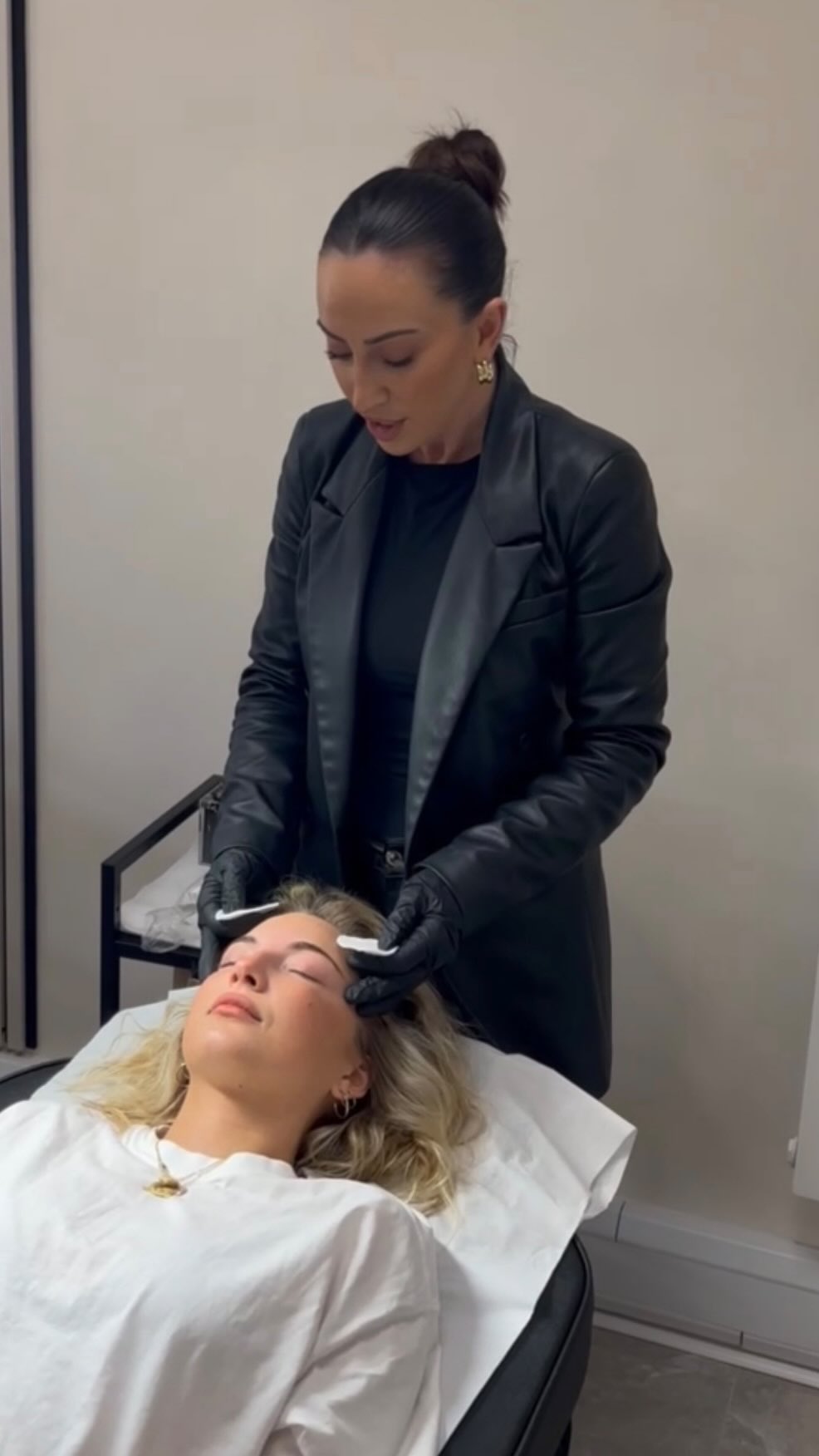 No need to pay upfront with any one of our courses. Starting earning money straight away with your kit and certificate provided 🤍
Head to the website to use finance with our provider @payitmonthly . Apply directly online with a few simple steps!