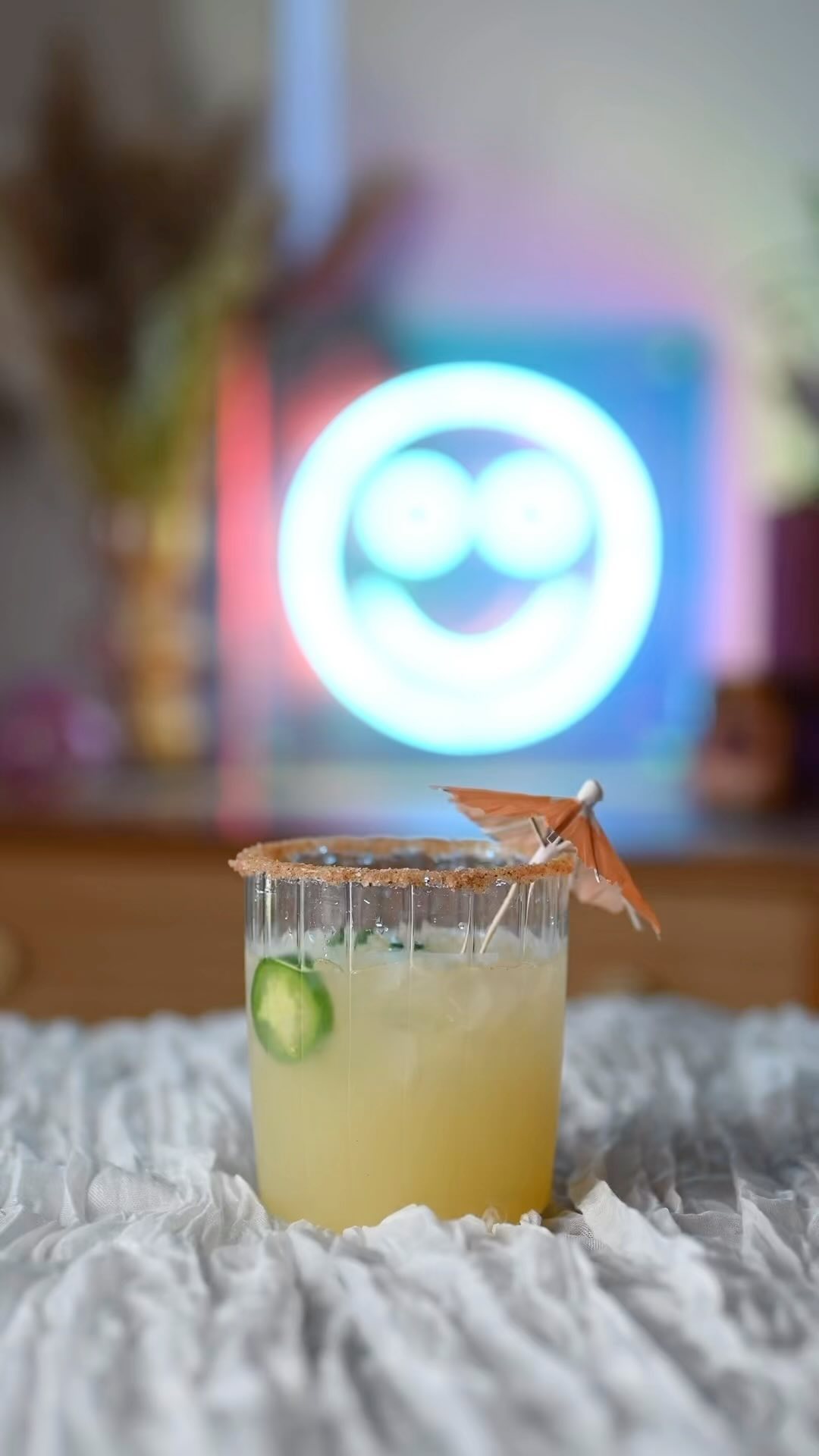 Blood Orange Spicy Marg 🌶️ 🍊 For all you hotties out there.
60ml Tequila
30ml Simple Syrup
60ml Lime Juice
60ml Orange Juice (+ a squeeze of blood orange)
3 Slices of Jalapeno
#adelaidebusiness #mobilebar #adelaidebar #cocktails #mocktails #beerwinespirits #drinks #parties #events #adelaideevents #weddings #engagements #hens #bucks #smallbusiness #familybusiness #southaustralia #adelaideevents #kegbar #adelaideweddings #wearesa #eventssouthaustralia