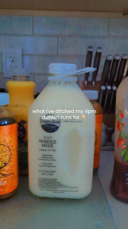 hint -- it's just real food🐄✨
that afternoon caffeine urge HITS especially after a long day of work/teaching when you still have a vision to be productive or social for your 5-9.
what I reach for these days :
-raw kombucha, love love @synergykombucha
-organic chai latte @rishitea concentrate with raw milk HITS
-this lil adrenal mocktail I've been whipping up with OJ, raw milk, collagen, & our main character Ningxia Red♥️ from @youngliving, she be working overtime pumping our bodies with antioxidants 💪🏼
-& @drinkpoppi on special occasions(;
have you made the afternoon bevy swap ? what's your go-to?
10.07.24