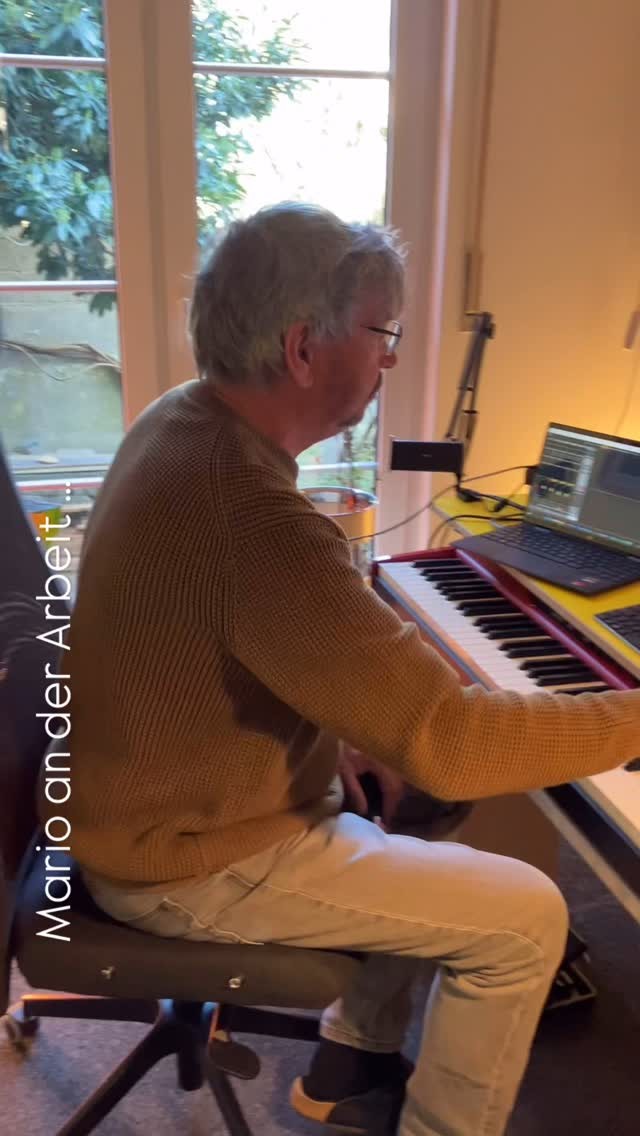 So eine Entstehung des eigenen Songs ist schon etwas ganz besonderes… Und es macht unglaublich Spaß!
Wir freuen uns drauf, die Songs bald mit euch teilen zu können….
#livemusik #nicoleurschinger #musikverbindet #schopfheim #singersongwriter