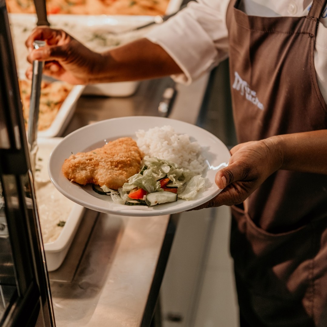 Are you ready to get served… the best lunch in your building! 😏
We're focused on providing you with delicious lunch options, made with care, love and of course, a smile! 🥰
Indulge in our onsite catering solutions. Get in touch: gary@inthekitchen.co.za 🖥
#CateringService #Catering #OnsiteCatering #EventCatering #FoodSolutions #OnsiteCateringSolutions #lunchtime #getinmybelly