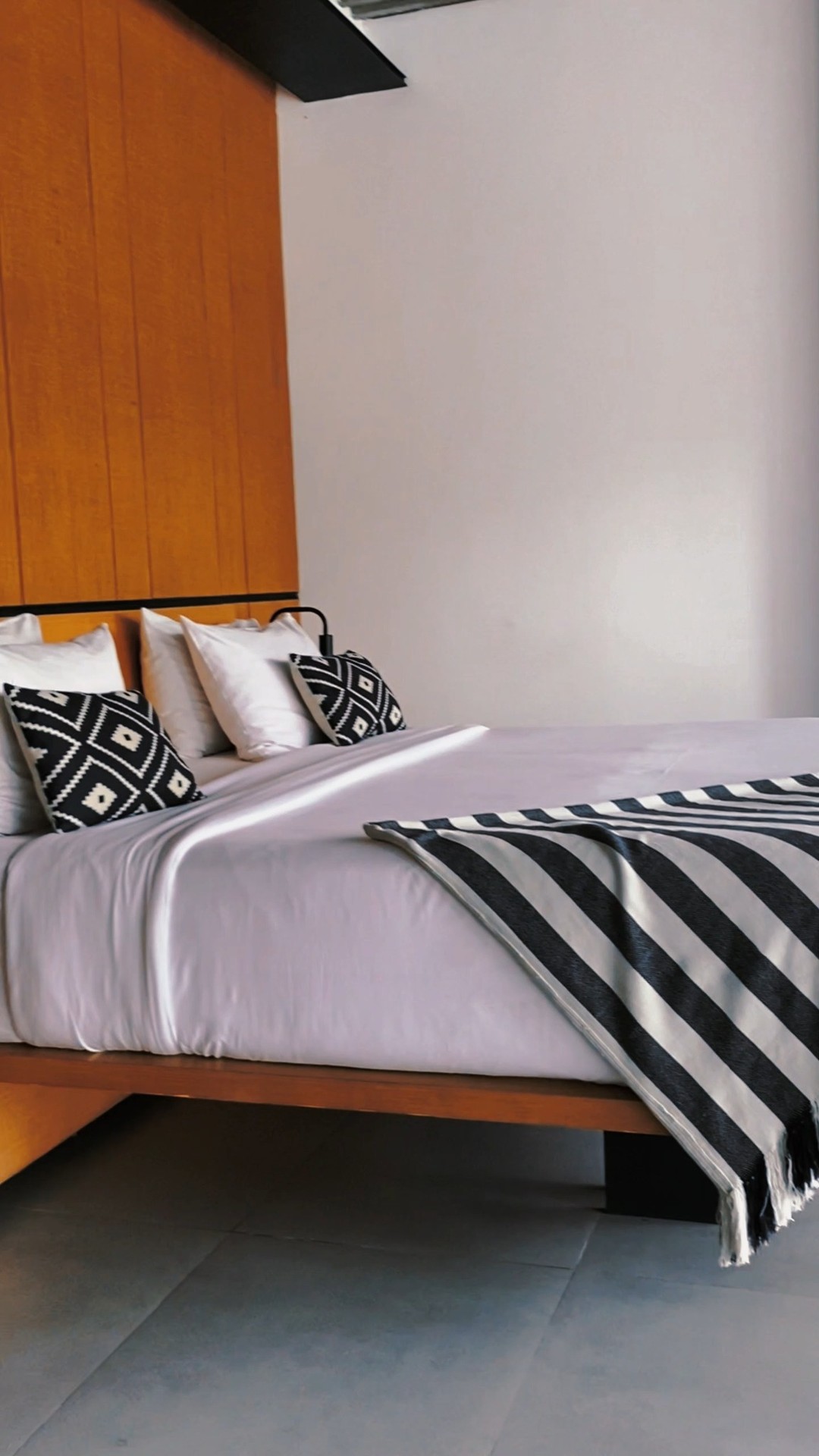 Take a peek into your future escape, where comfort meets modern design in every detail. Are you ready to start planning your holiday with us?☀️
#Originubud #ubudlife #travel #travelholiday #traveladdict #travelblog #origintraveler #origincollection