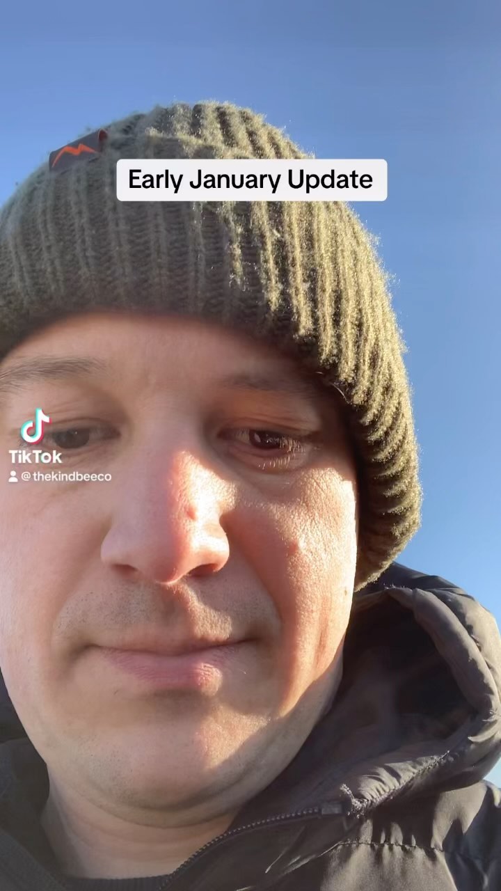 Early January update from the @groundedcommunitycharity bees. #bees #groundedcommunity #beekeepers #beekeeping #beekeeper #community #honeybees #beesofinstagram #winter #wintertreatment #cold