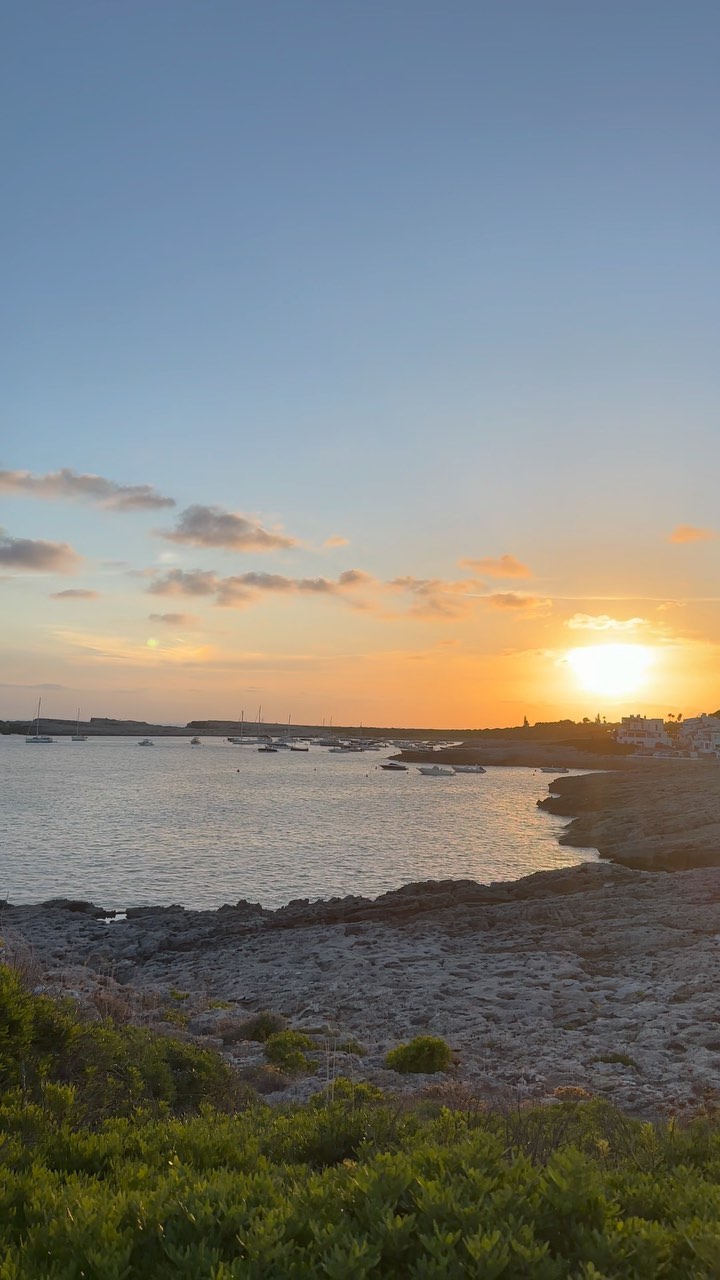 Day 2 - Tanning, malibu & orange
Blog up now - link in bio ⬆️
#menorca #minorca #spain #menorcaparadise #holiday #blog #sun #summervibes #travel #travelgram #travelblogger