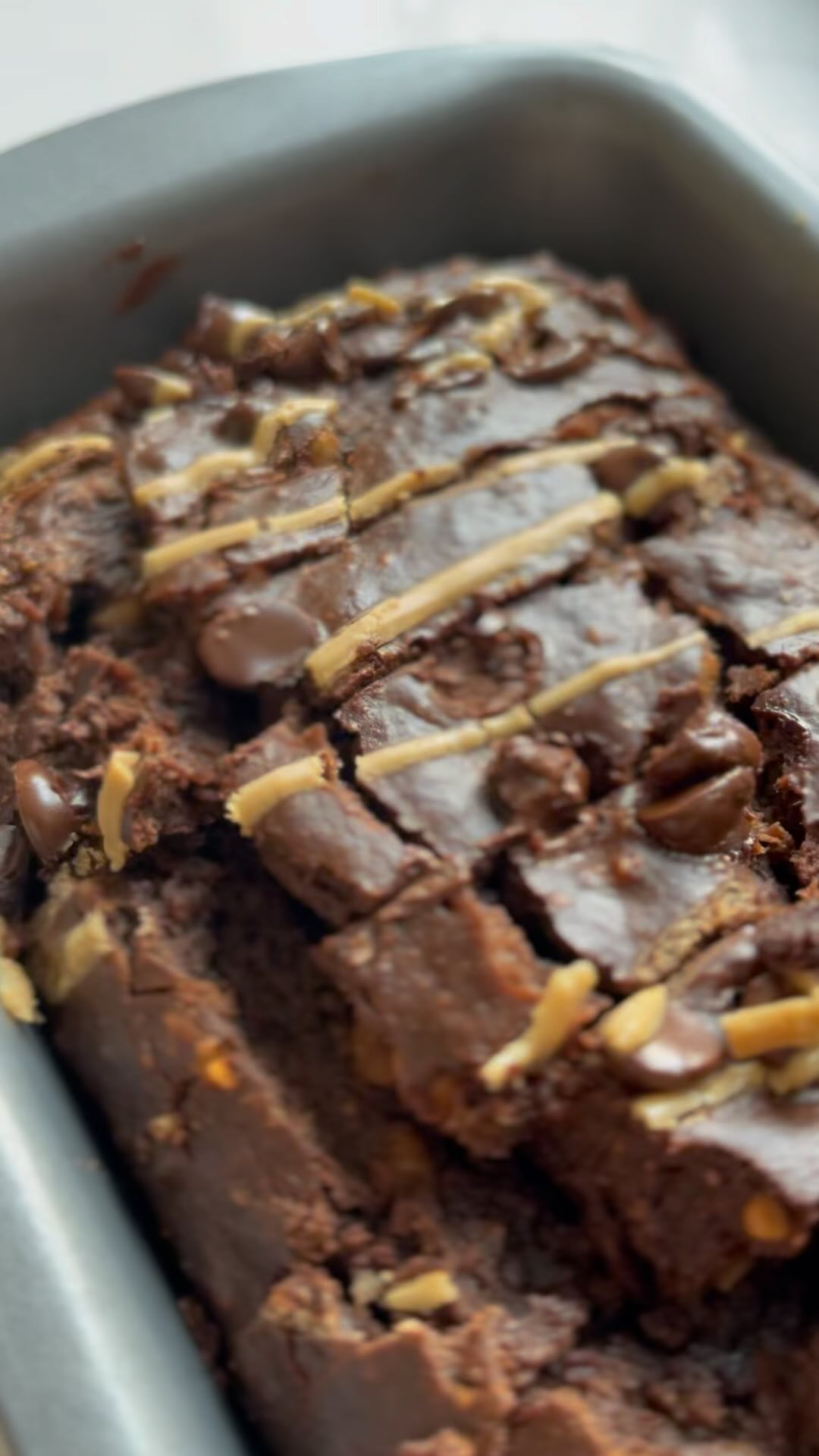 🤎 Chocolate banana loaf 🤎
🎺 I am not one to toot my own trumpet… but this is just so delicious.
❌ No ultra processed ingredients.
😊 Easy recipe with easy ingredients.
🫶🏻Whole family can enjoy.
✨Give it a whirl ✨
Ingredients
🍌 3 ripe bananas mashed
🍯 80g maple syrup
🥚 2 eggs
🥜 250g peanut butter
🍫 2 tbsp cocoa powder / cacao powder
▫️ 1 tsp baking powder
🍫 50g dark chocolate (in small pieces) and more for the top
Method
🌞 mash bananas, add in eggs, maple syrup and peanut butter to combine.
🌞 add in cocoa, baking powder and chocolate
🌞 bake in preheated oven at 170 for 40-50 minutes, ovens may vary, keep checking on it 🌝
🌞 drizzle more PB over the top
🌞 slice in 12
🌞 enjoy
Nutritional information
🫶🏻 no ultra-processing here
🫶🏻 beautiful combination of good fats and protein to provide a satiating snack
🫶🏻 make ahead of time, so you reach for this rather than a shop bought alternative
🫶🏻 the bananas are hardly tasted, but bring fab nutritious value
Makes 12 slices
191kcal. Carbs 16g. Protein 6.6g. Fat 11.4g. Fib 2.5g.
Share this one with your friends and family!
Warm wishes, Dr Grace 🌿
#womenshealth #nutrition #healthyeating #hormones #pregnancy #menopause #postpartum #fertility #pregnancynutrition #menopausenutrition #postpartumnutrition #fertilitynutrition #pregnancydiet #menopausediet #fertilitydiet