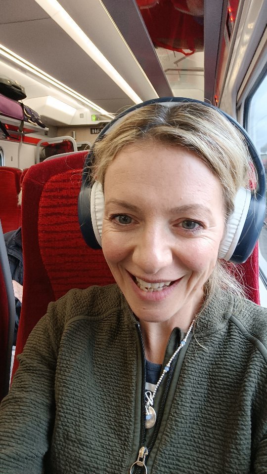 Heading to LONDON to deliver a GUT & IMMUNE WORKSHOP to a group of stressed women (mostly old colleagues and friends so I'm not stressed about it 😂). Then on to Kent to see my darling Goddaughter 💚. Happy Friday! 💪