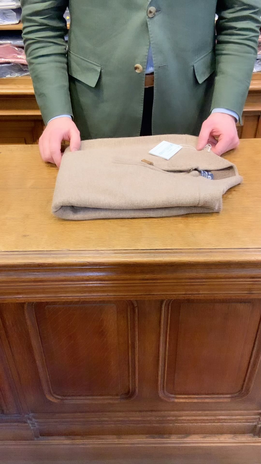 Comment plier son pull ? Voici 2 façons de procéder !
Ă vous de choisir đđŒ
@williamlockiecoltd